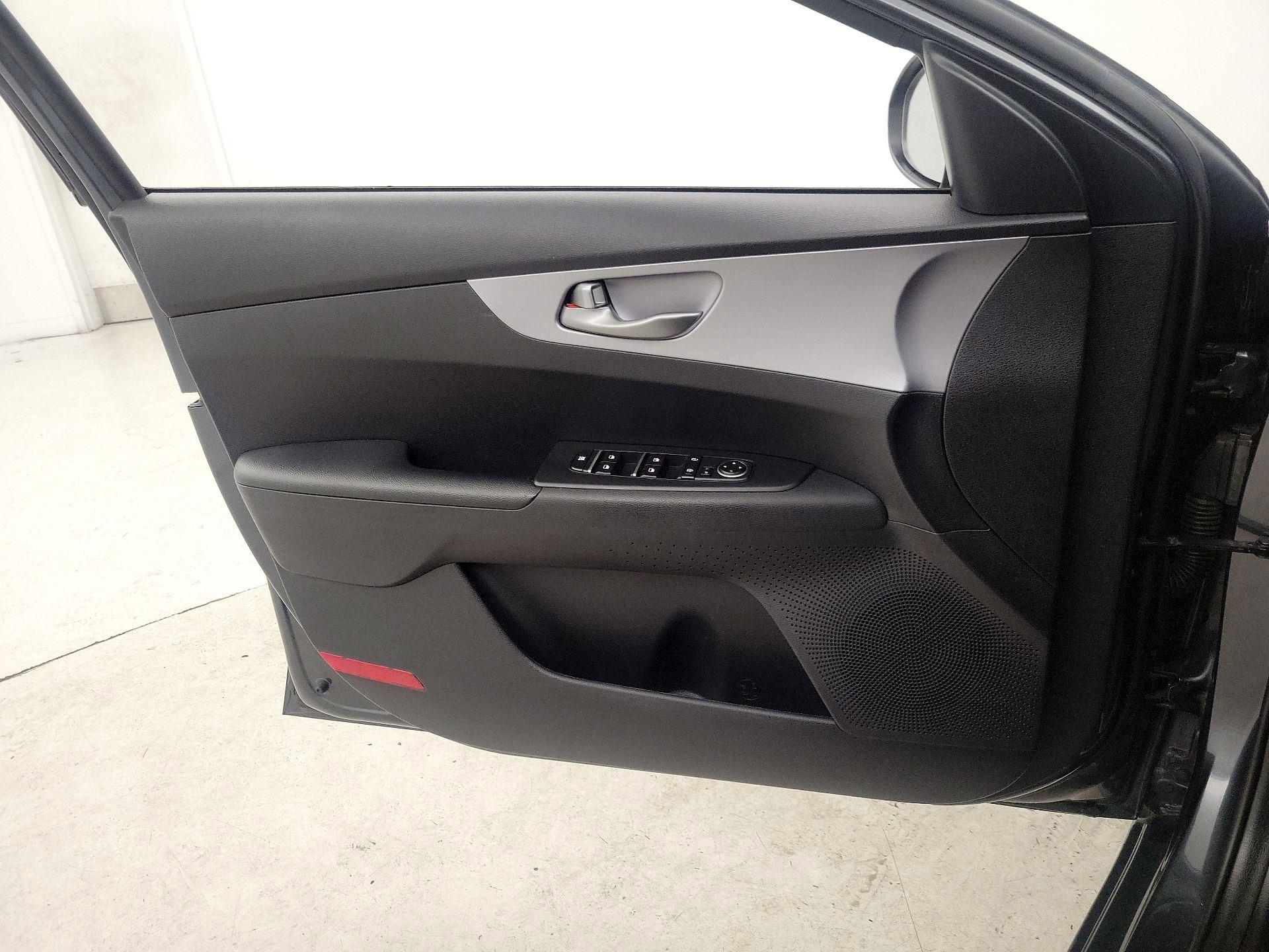 Thumbnail: 2022 Kia Forte - 12
