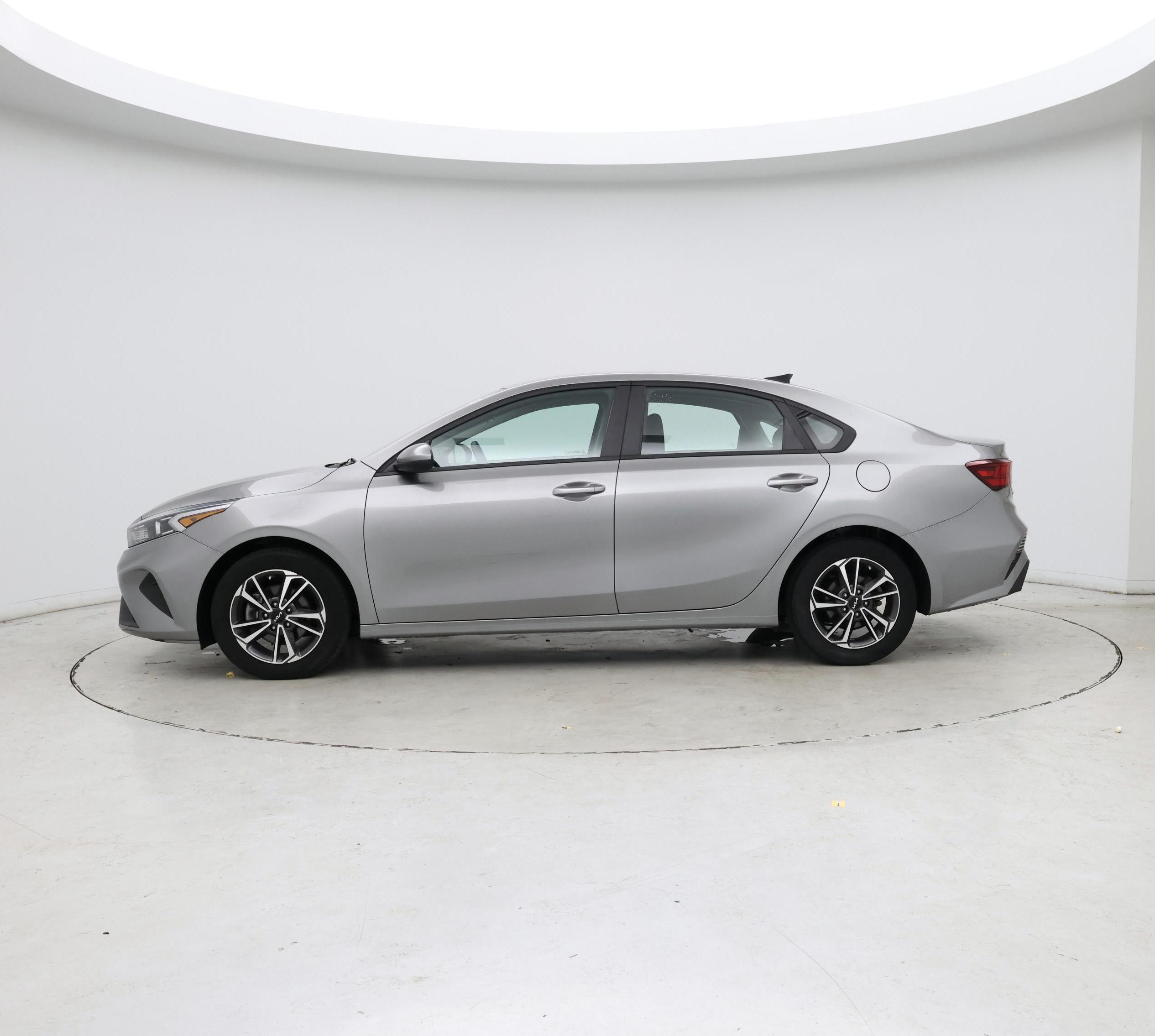 Thumbnail: 2022 Kia Forte - 3