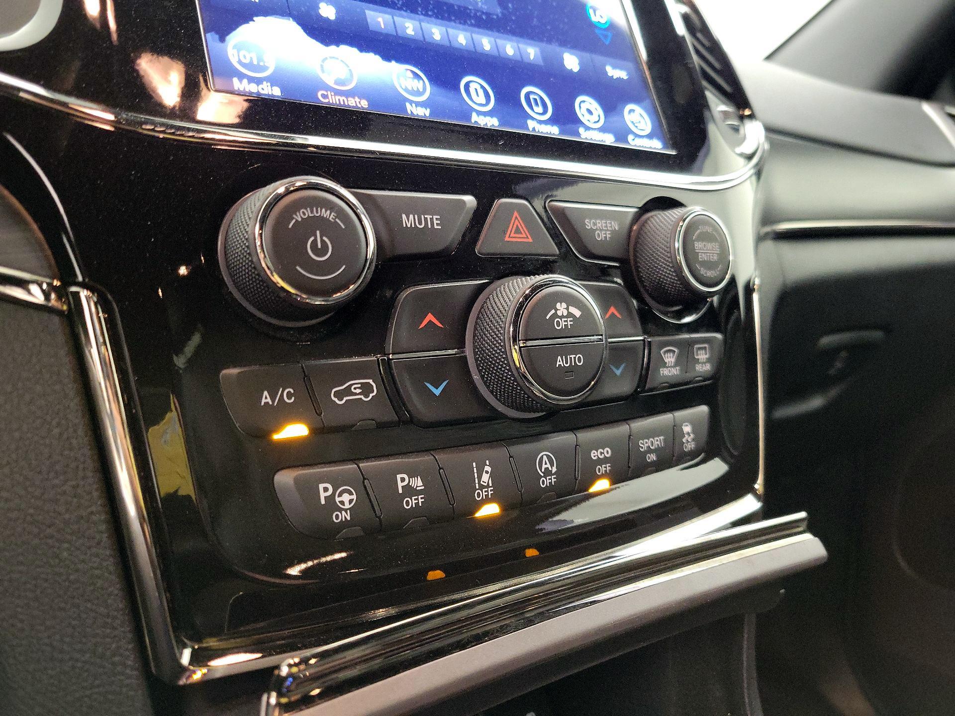 Thumbnail: 2021 Jeep Grand Cherokee - 16