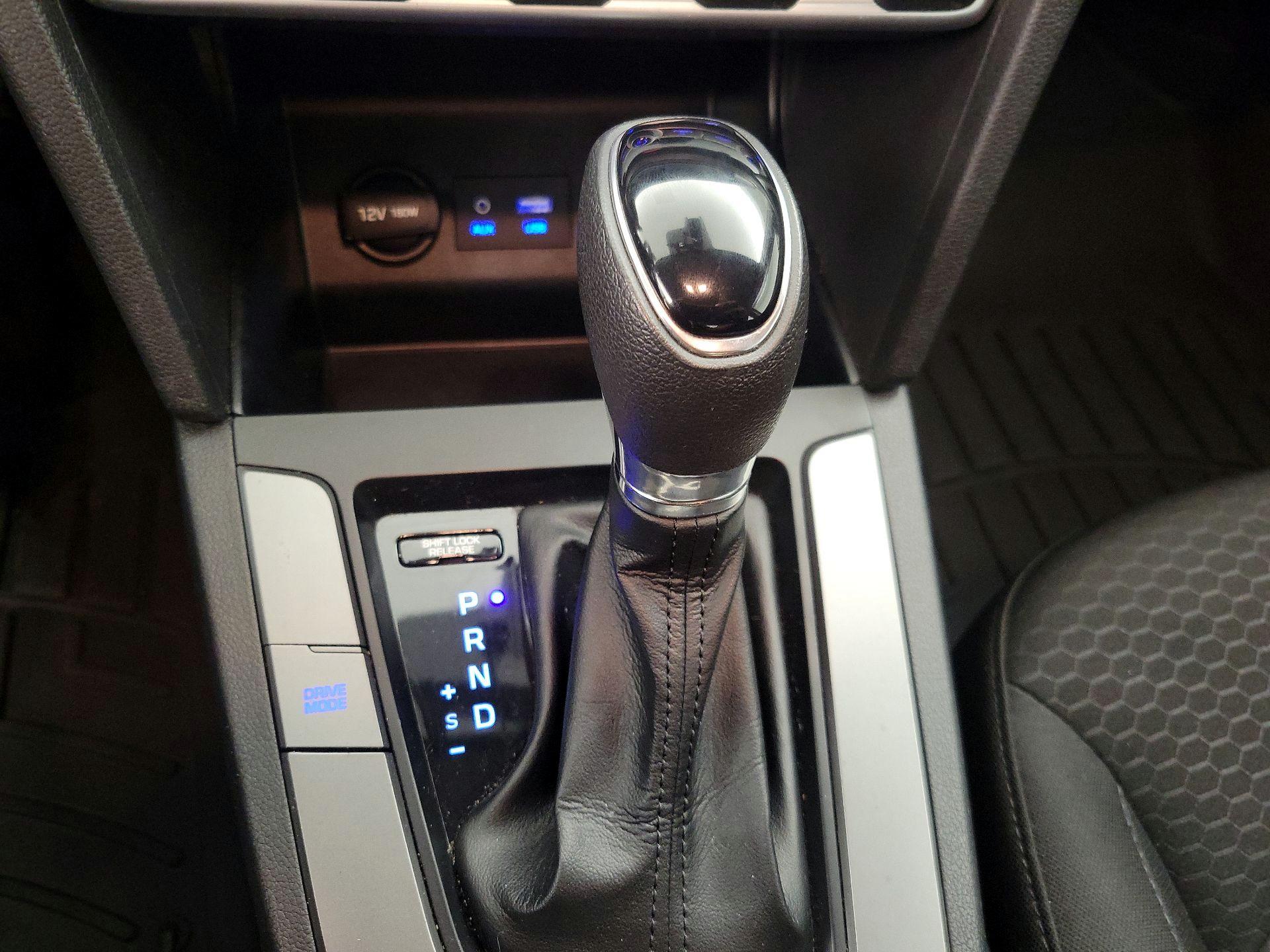 Thumbnail: 2020 Hyundai Elantra - 17