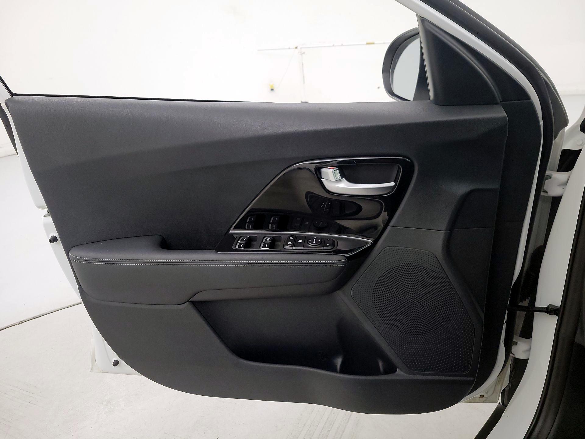 Thumbnail: 2022 Kia Niro - 10