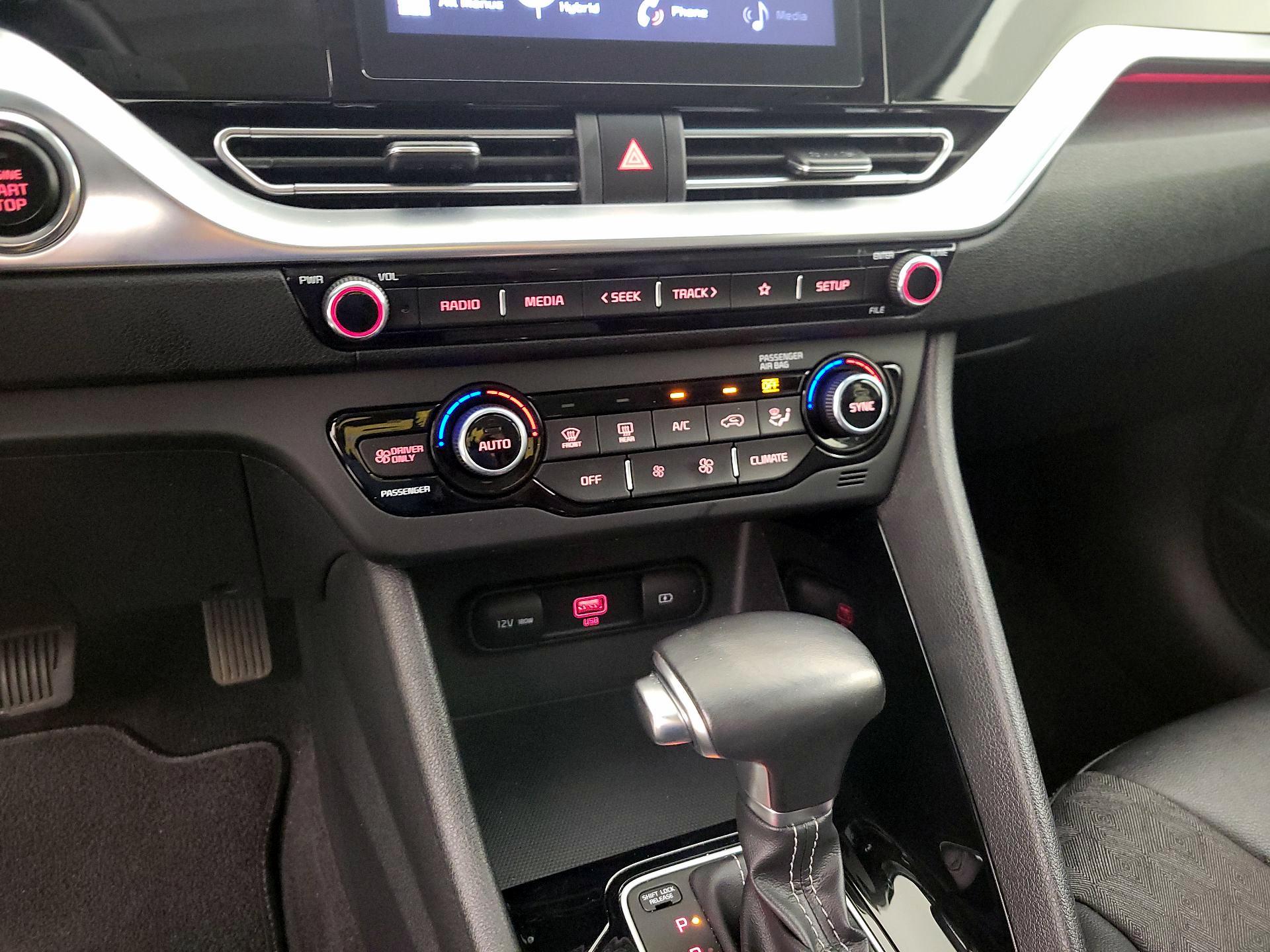 Thumbnail: 2022 Kia Niro - 14