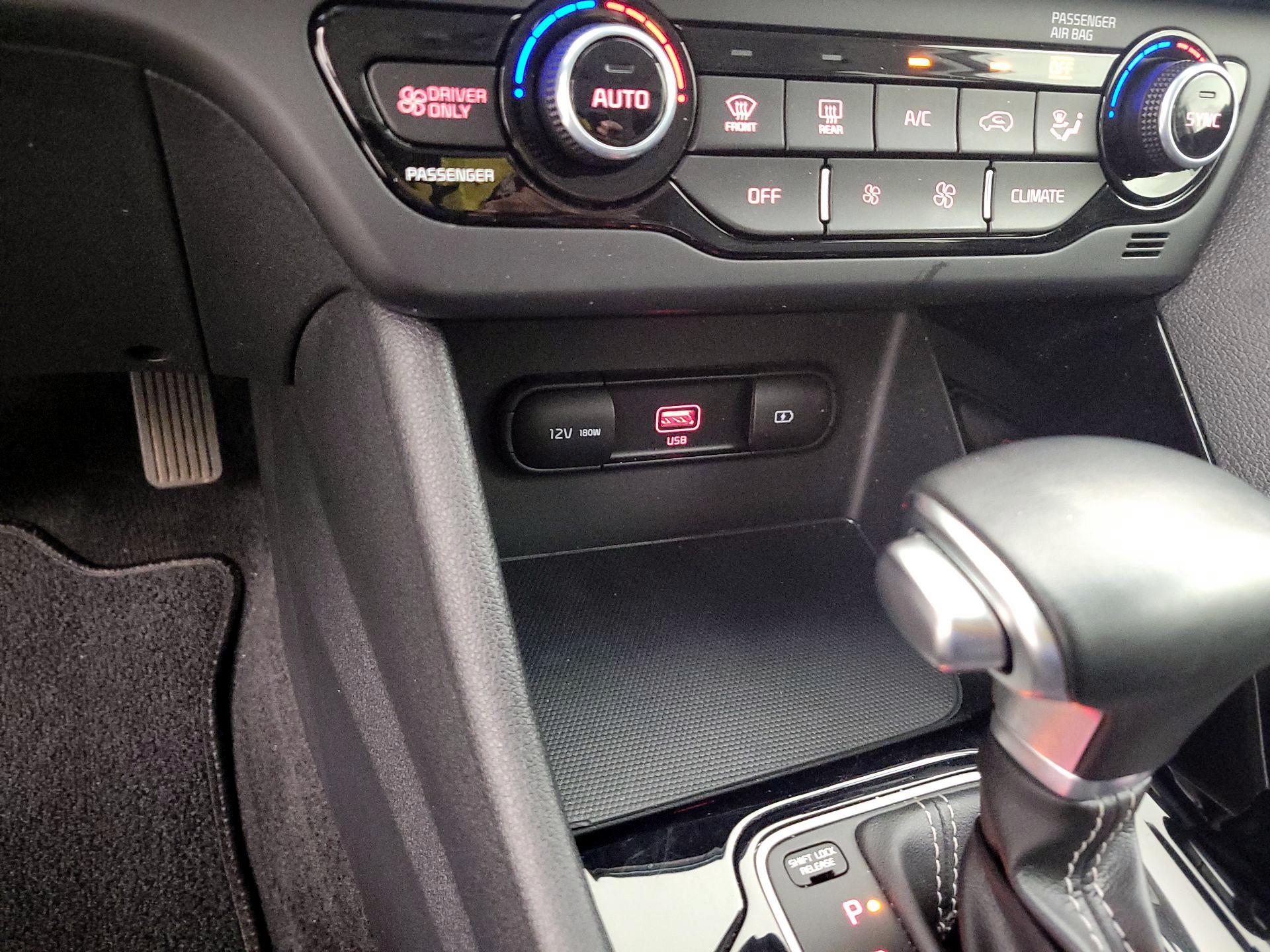 Thumbnail: 2022 Kia Niro - 16