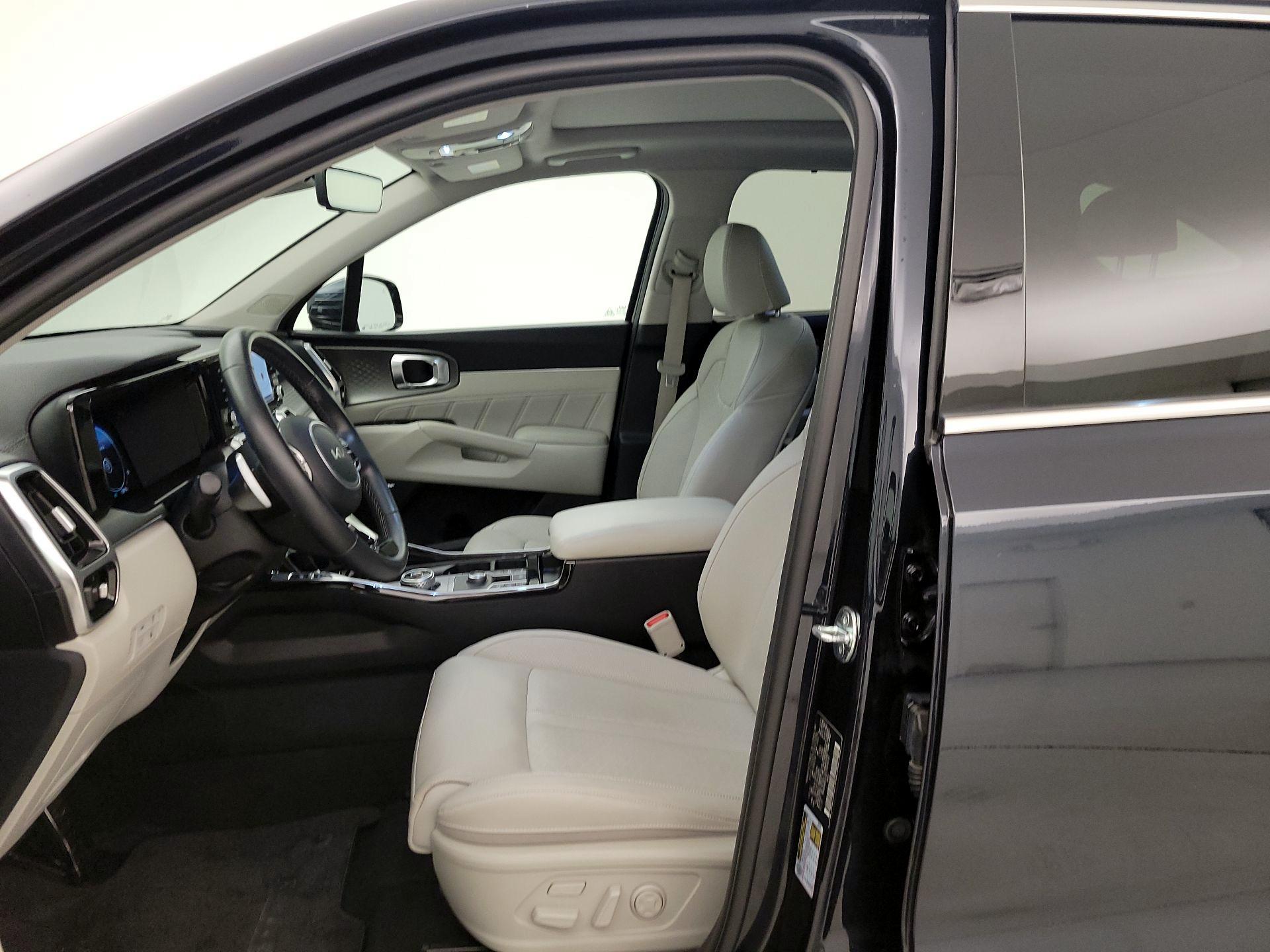 Thumbnail: 2023 Kia Sorento - 11
