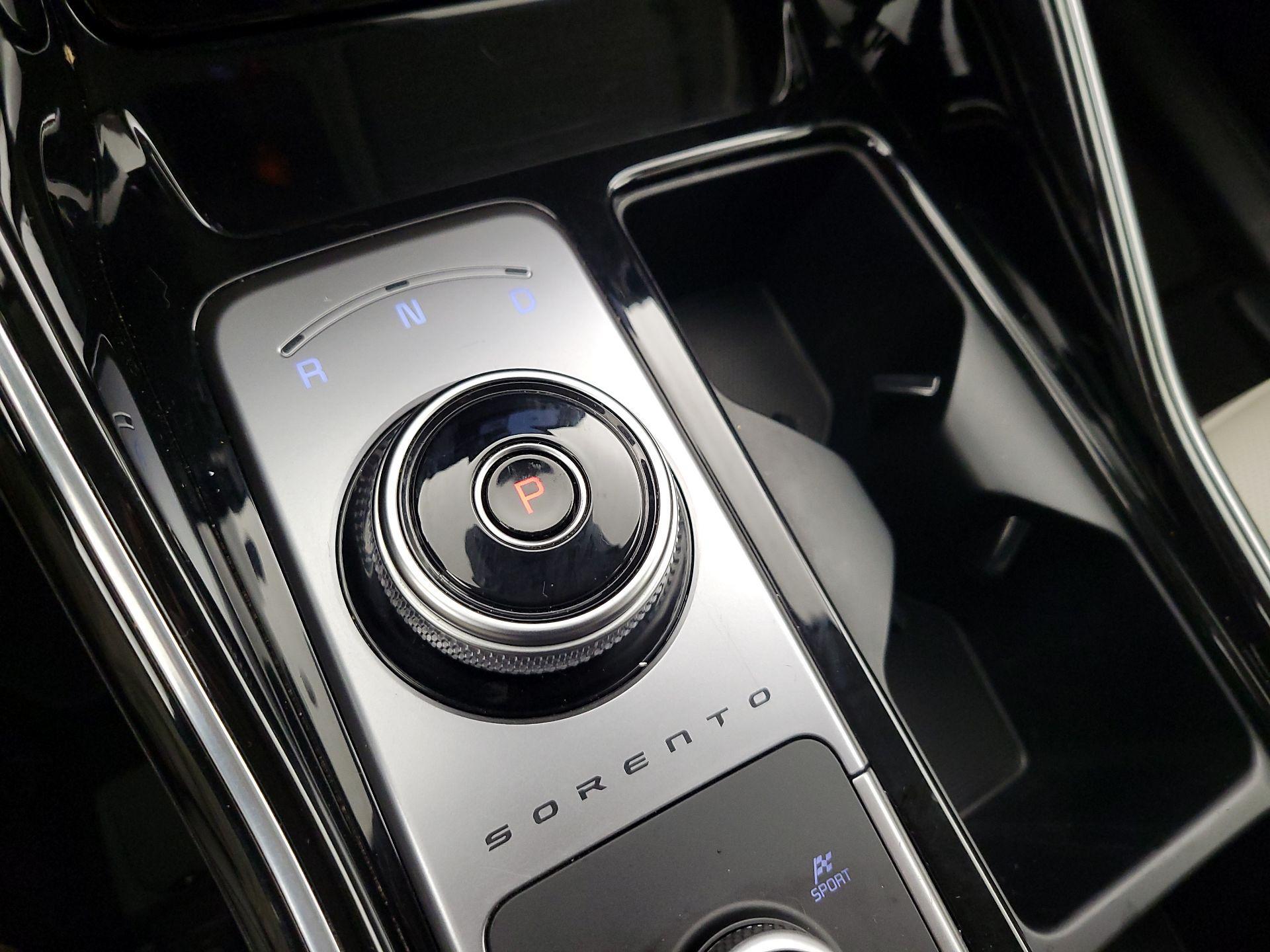 Thumbnail: 2023 Kia Sorento - 18