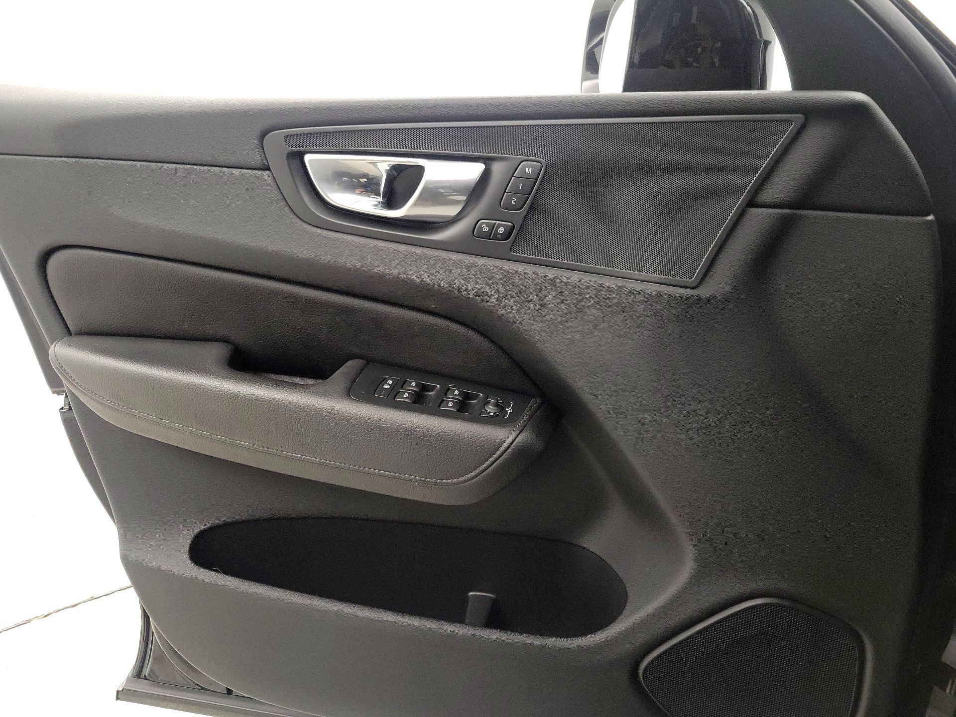 Thumbnail: 2020 Volvo XC60 - 12