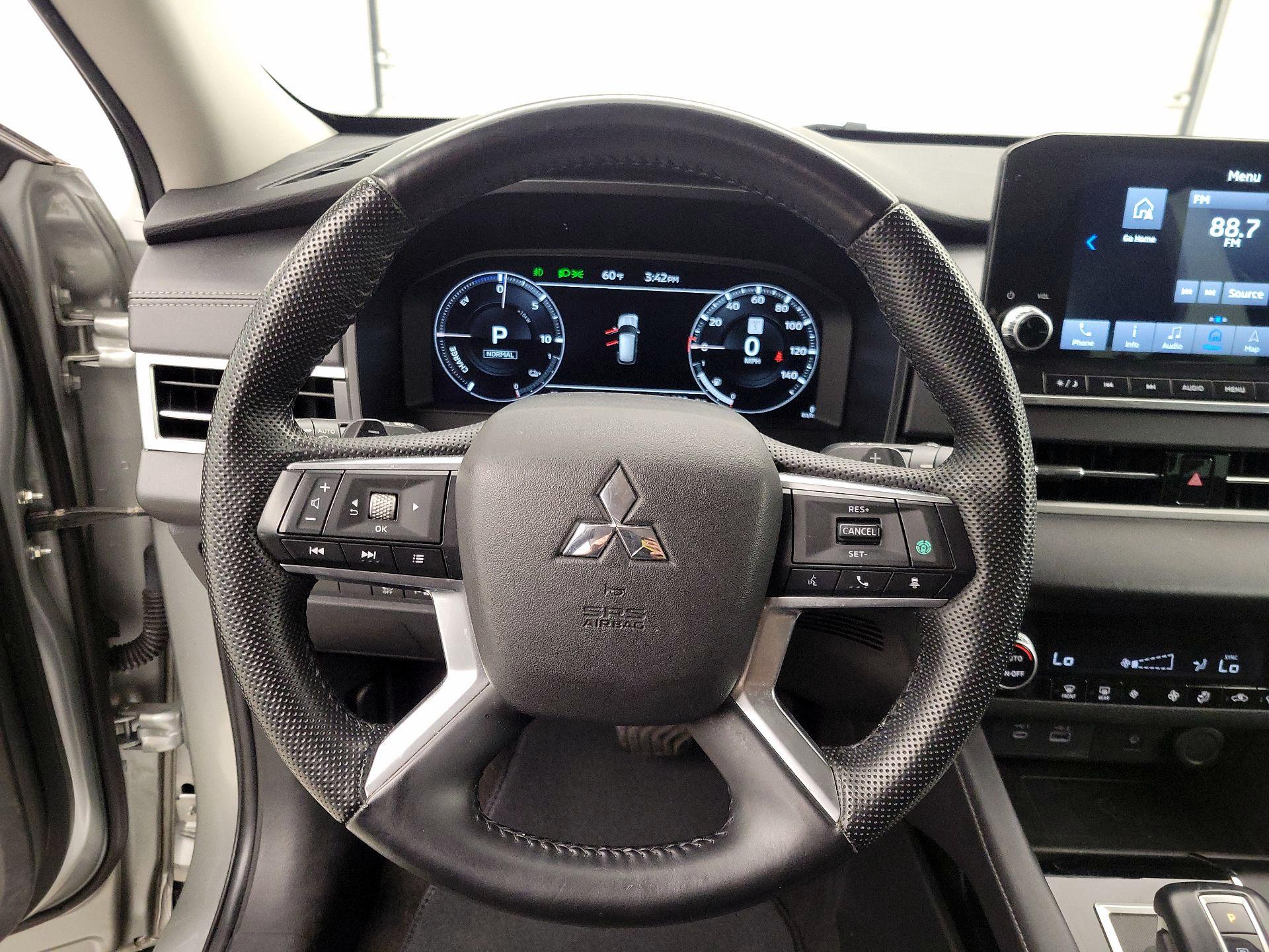 Thumbnail: 2023 Mitsubishi Outlander - 10