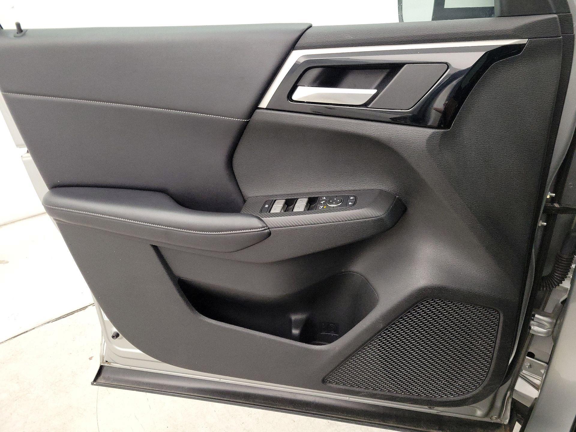 Thumbnail: 2023 Mitsubishi Outlander - 12