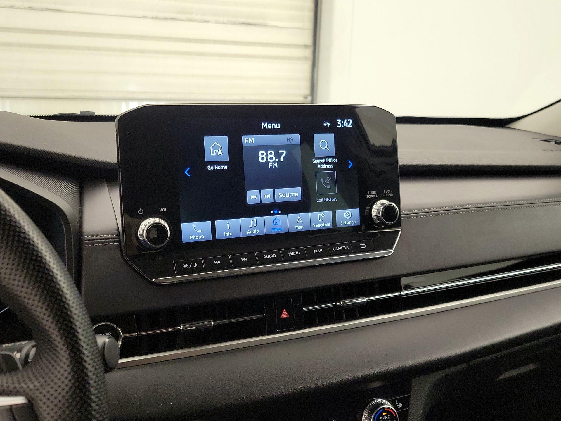 Thumbnail: 2023 Mitsubishi Outlander - 15