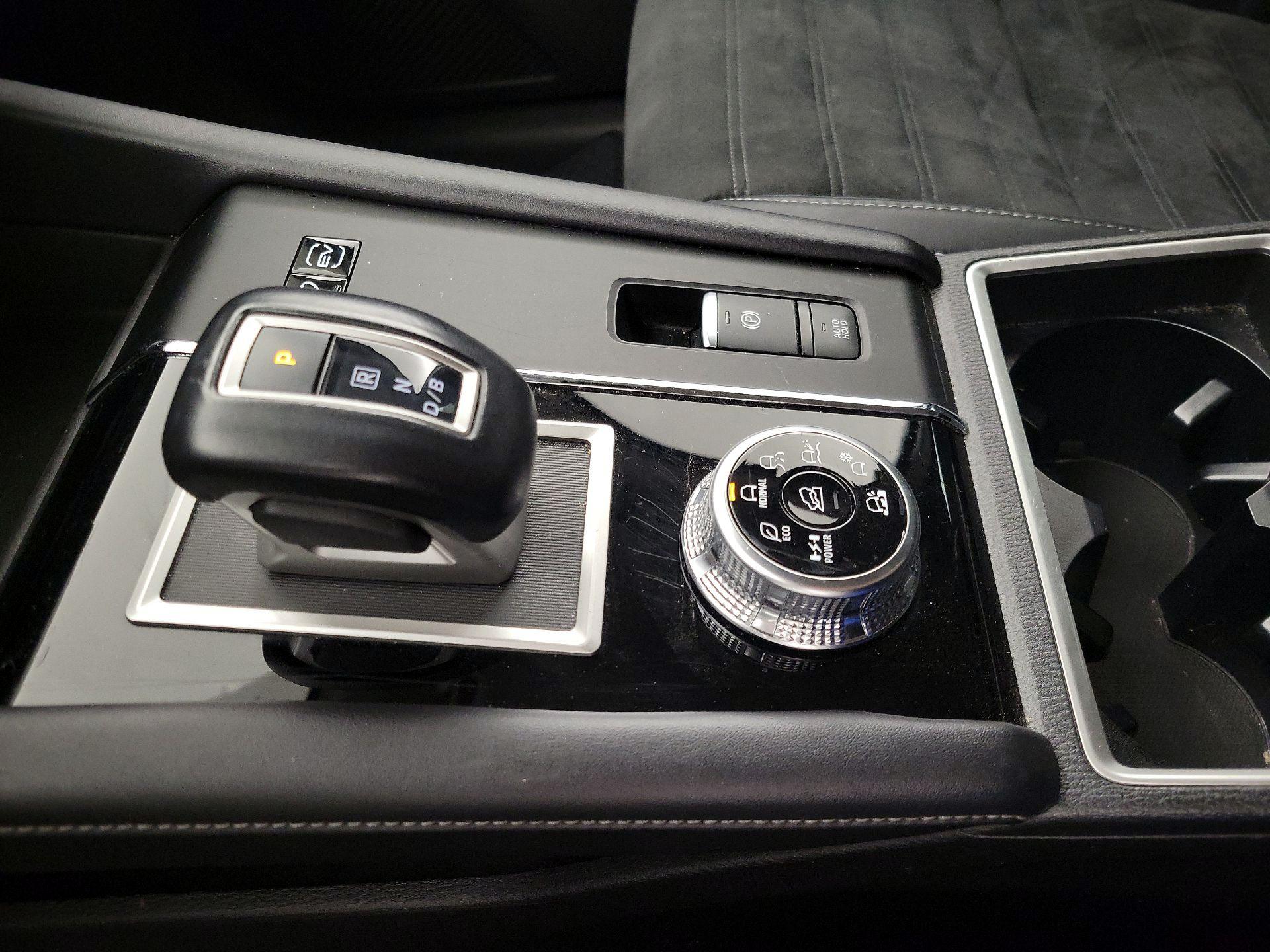 Thumbnail: 2023 Mitsubishi Outlander - 17