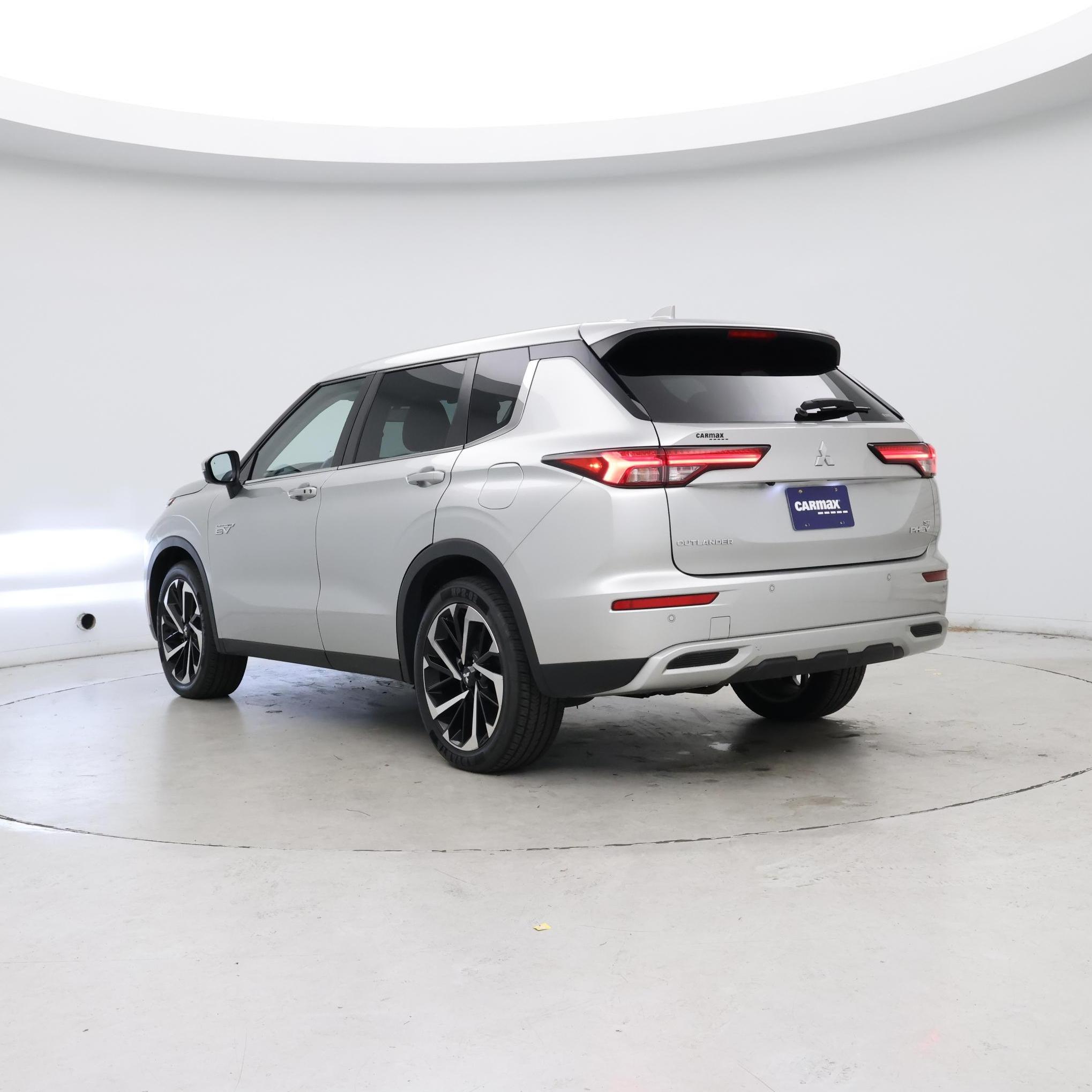 Thumbnail: 2023 Mitsubishi Outlander - 2