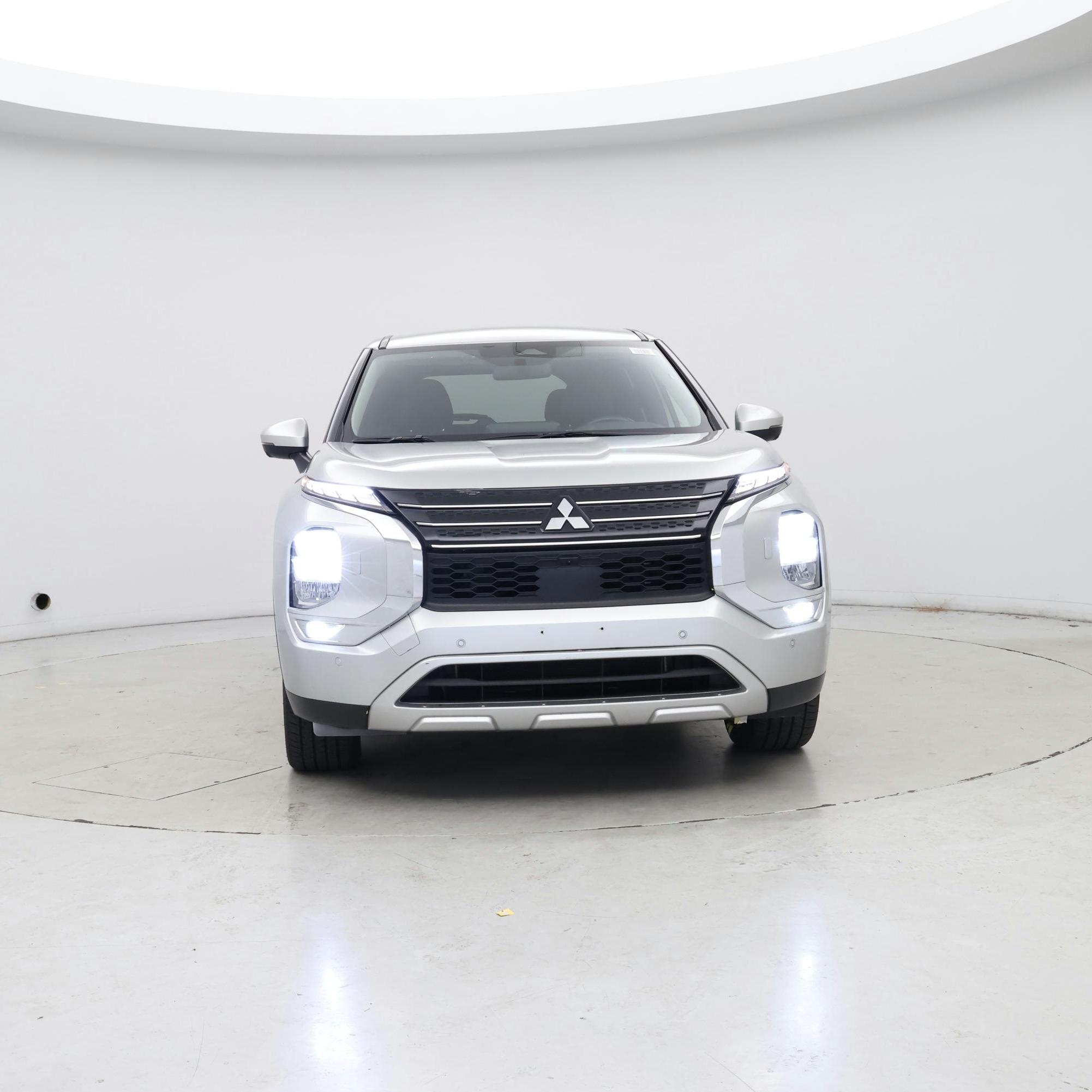 Thumbnail: 2023 Mitsubishi Outlander - 5