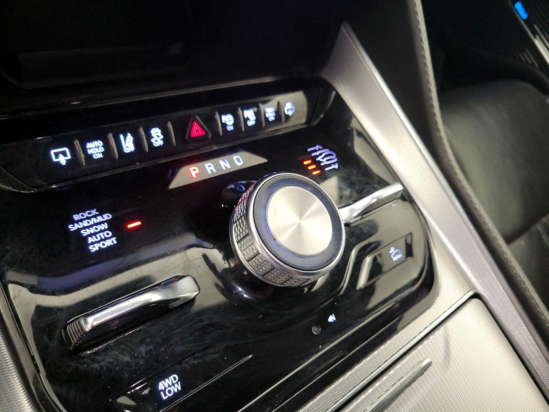 Thumbnail: 2022 Jeep Grand Wagoneer - 17