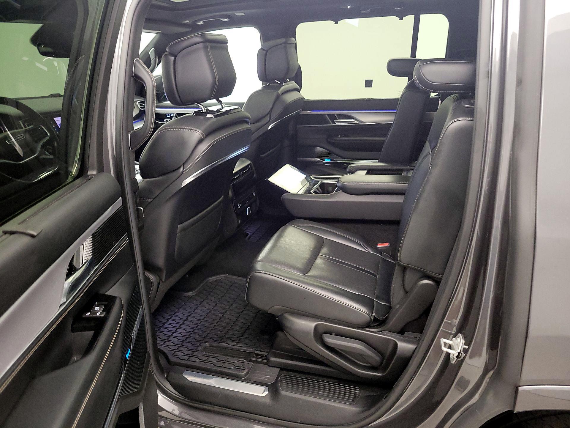 Thumbnail: 2022 Jeep Grand Wagoneer - 20