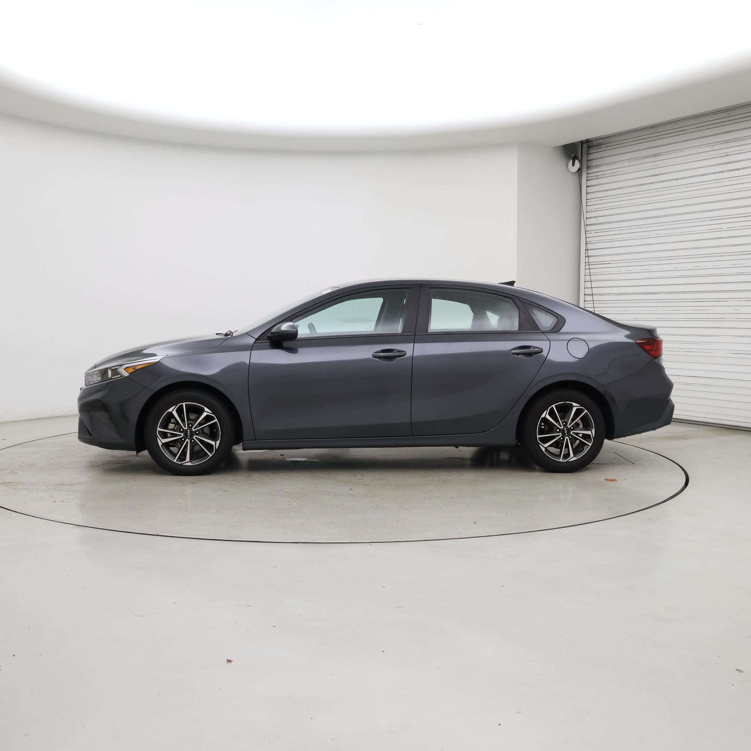 Thumbnail: 2023 Kia Forte - 3