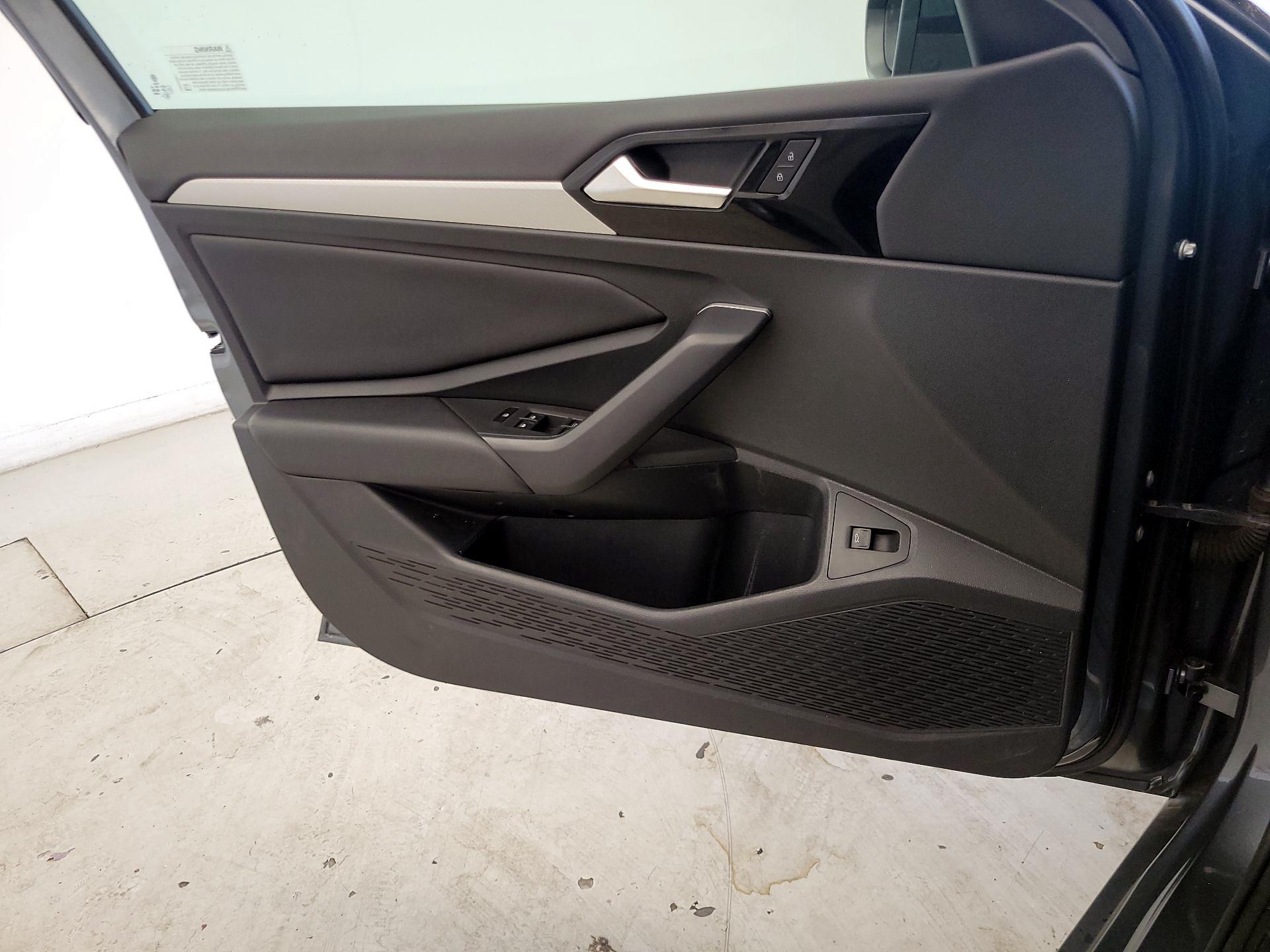 Thumbnail: 2019 Volkswagen Jetta - 12