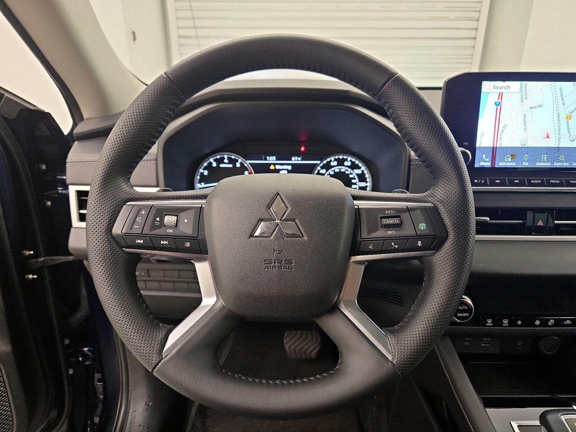 Thumbnail: 2023 Mitsubishi Outlander - 10