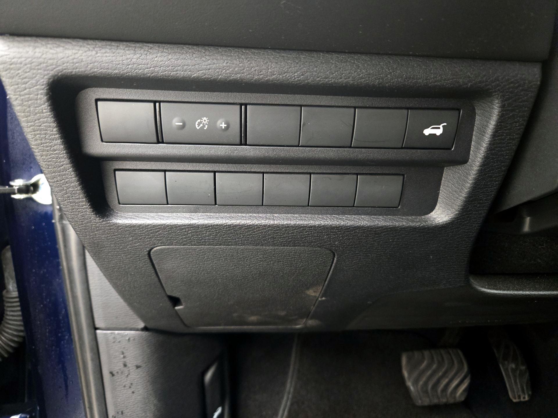 Thumbnail: 2023 Mitsubishi Outlander - 13