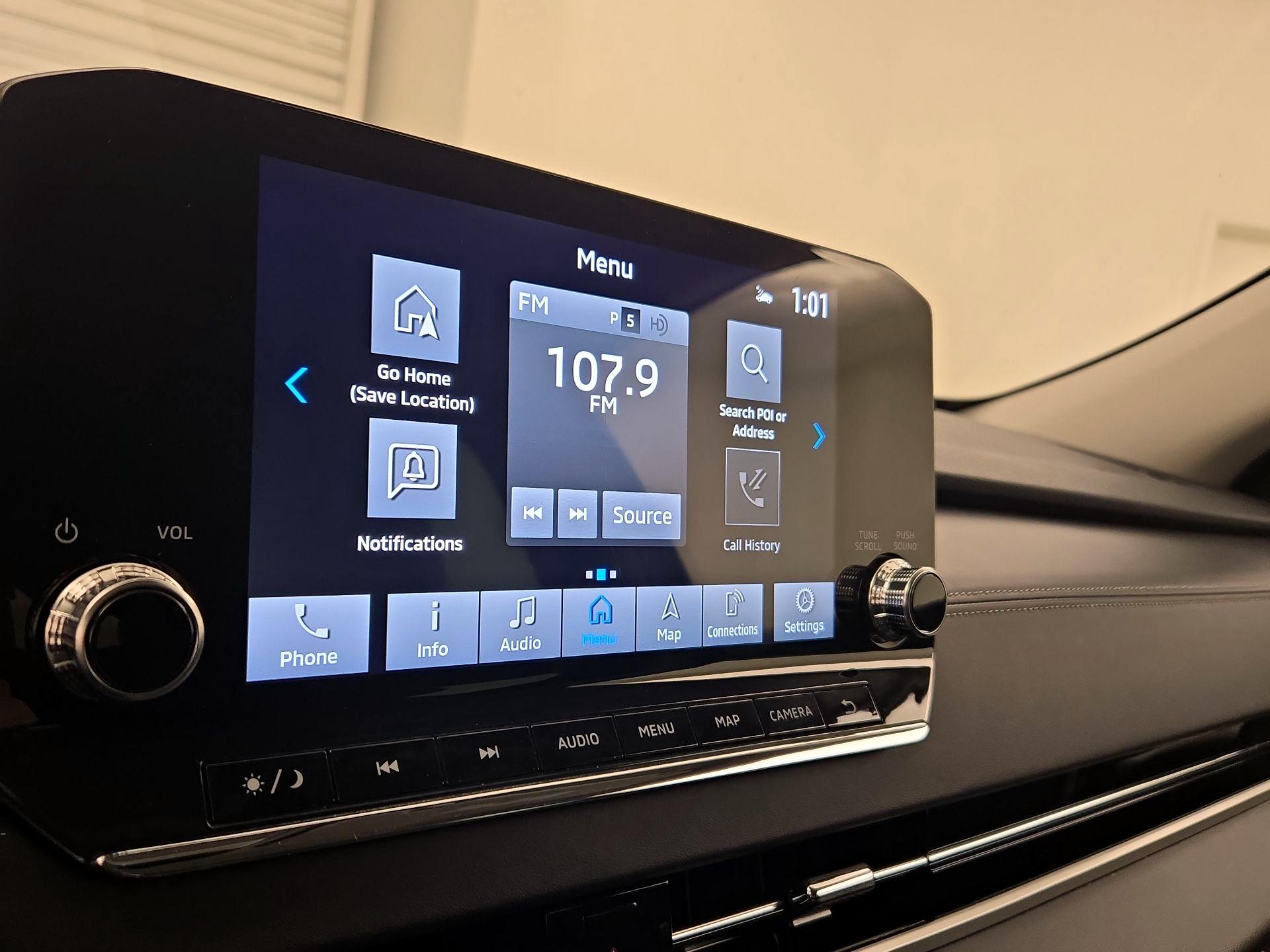 Thumbnail: 2023 Mitsubishi Outlander - 16