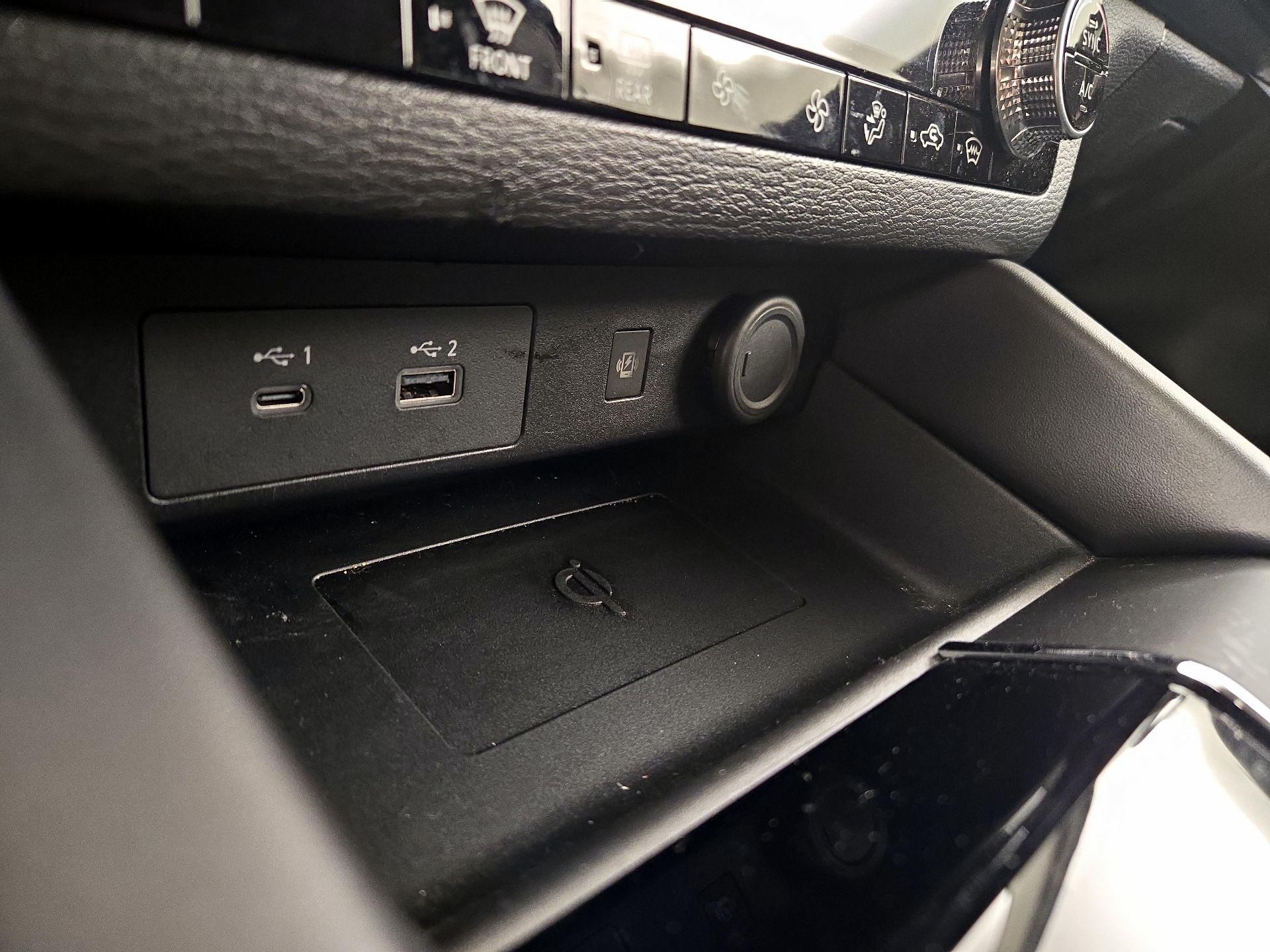 Thumbnail: 2023 Mitsubishi Outlander - 19