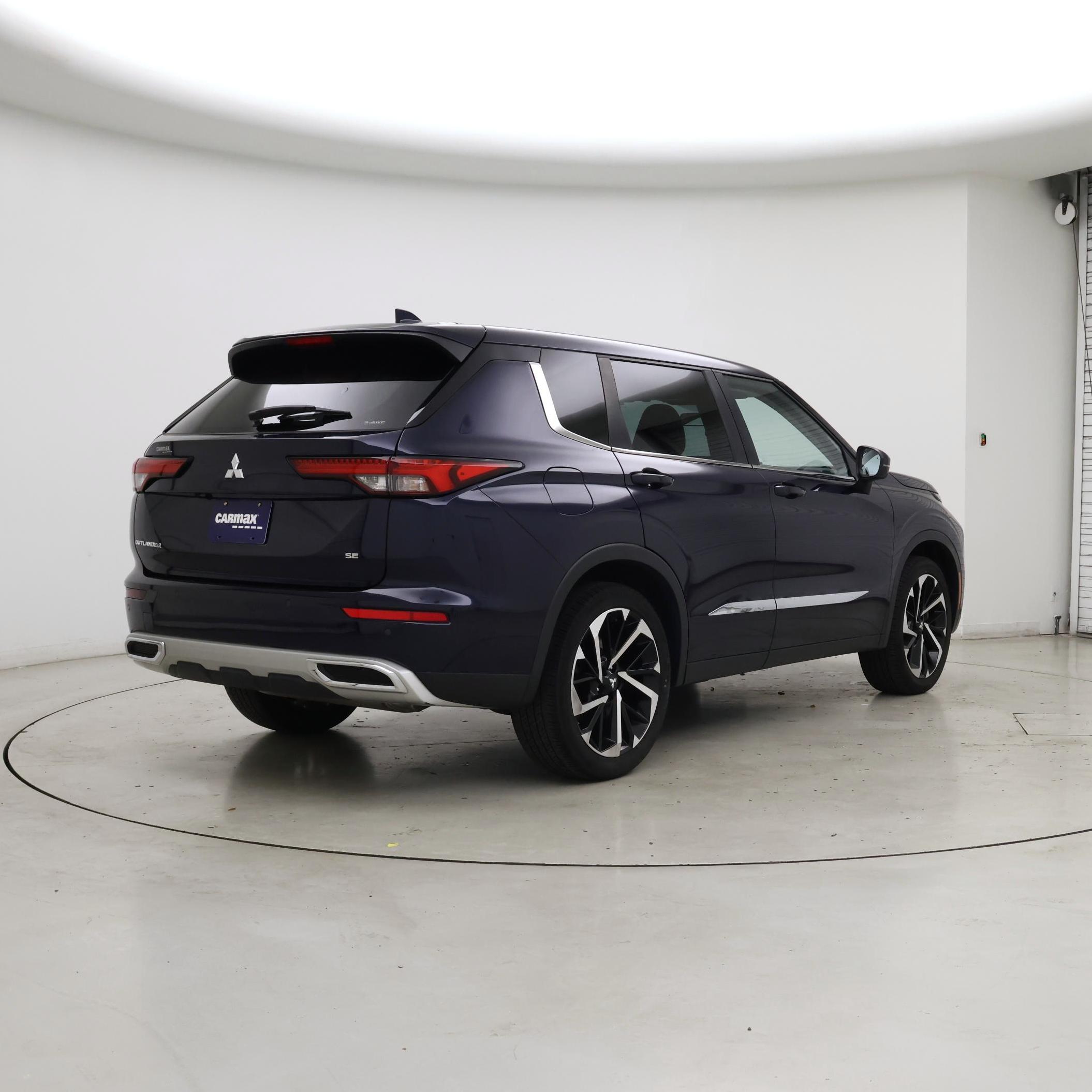 Thumbnail: 2023 Mitsubishi Outlander - 8