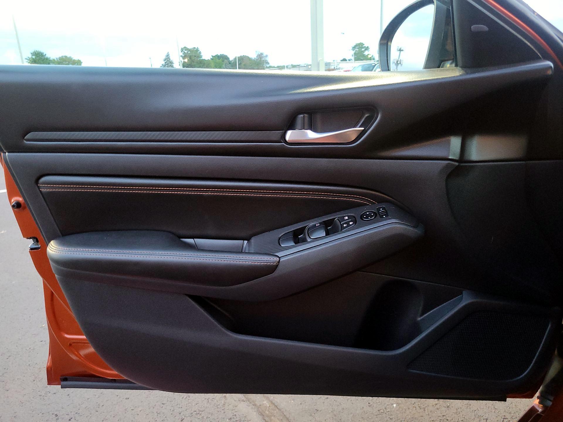 Thumbnail: 2019 Nissan Altima - 10