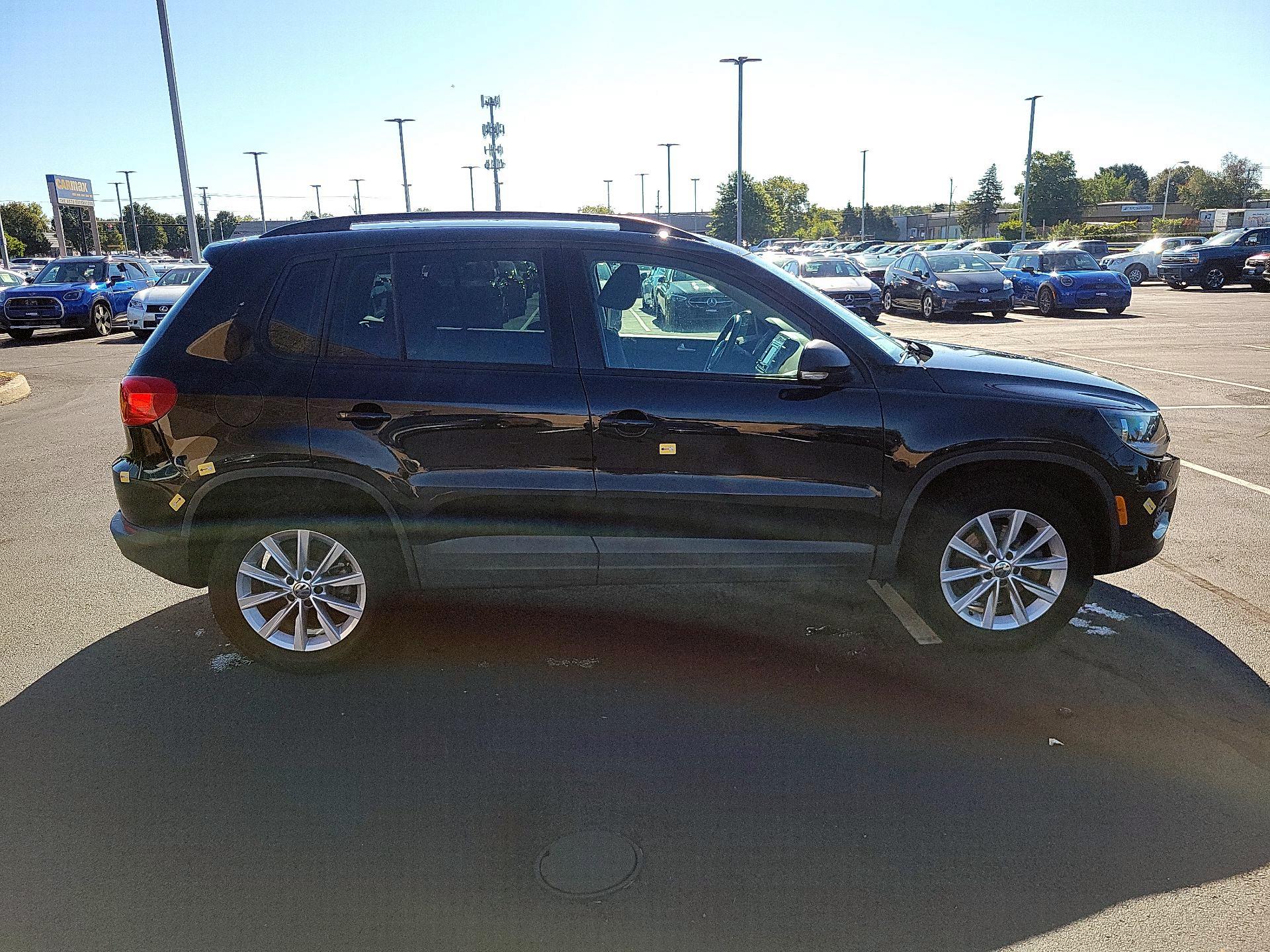 Thumbnail: 2017 Volkswagen Tiguan - 4
