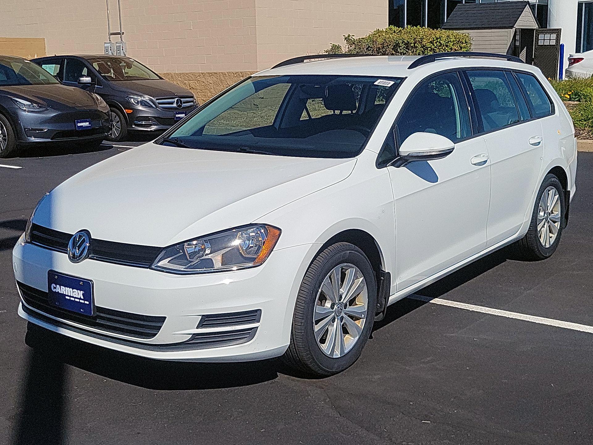 Thumbnail: 2017 Volkswagen Golf - 3