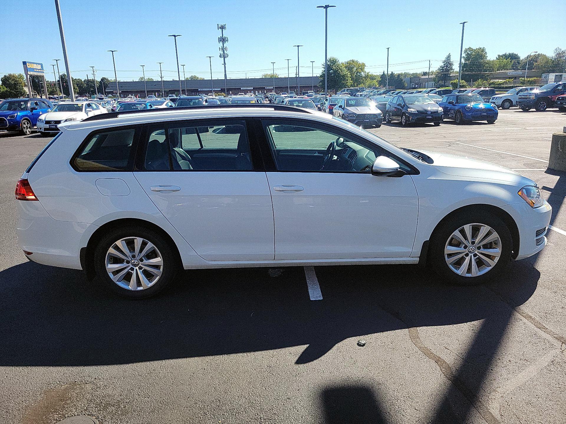 Thumbnail: 2017 Volkswagen Golf - 4