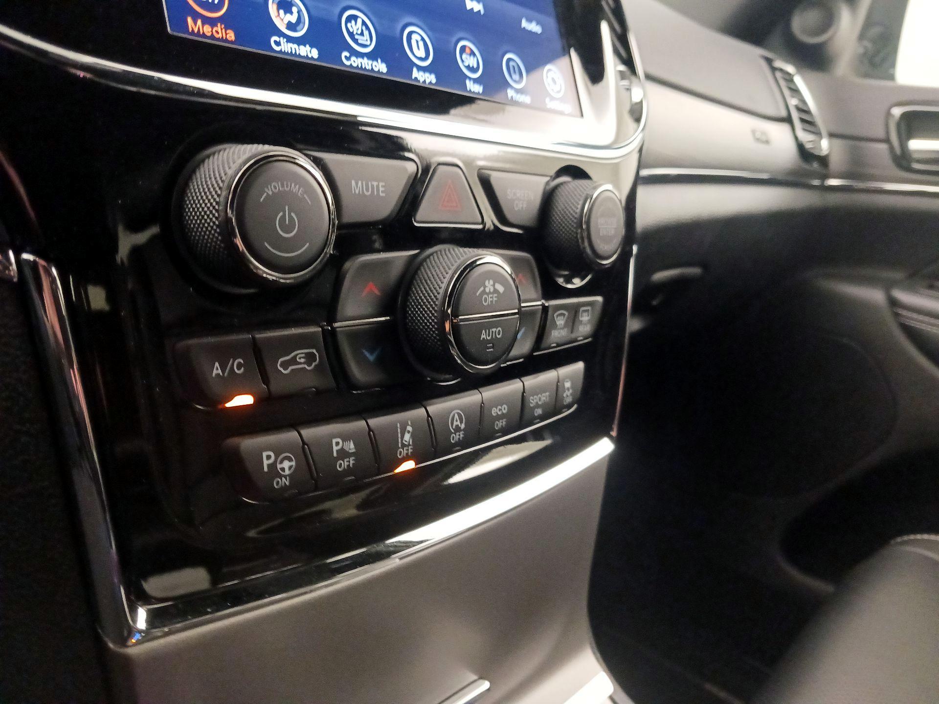 Thumbnail: 2021 Jeep Grand Cherokee - 17