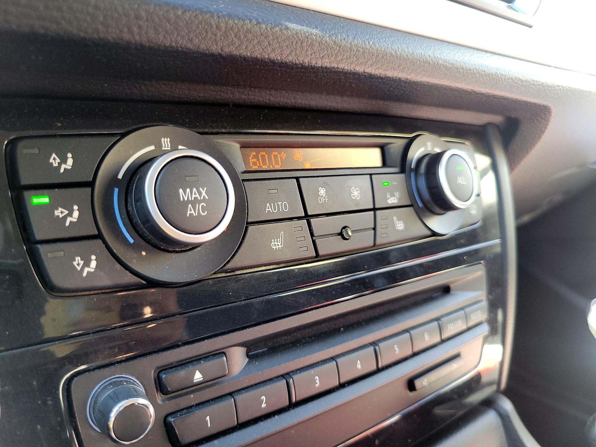 Thumbnail: 2015 BMW X1 - 14