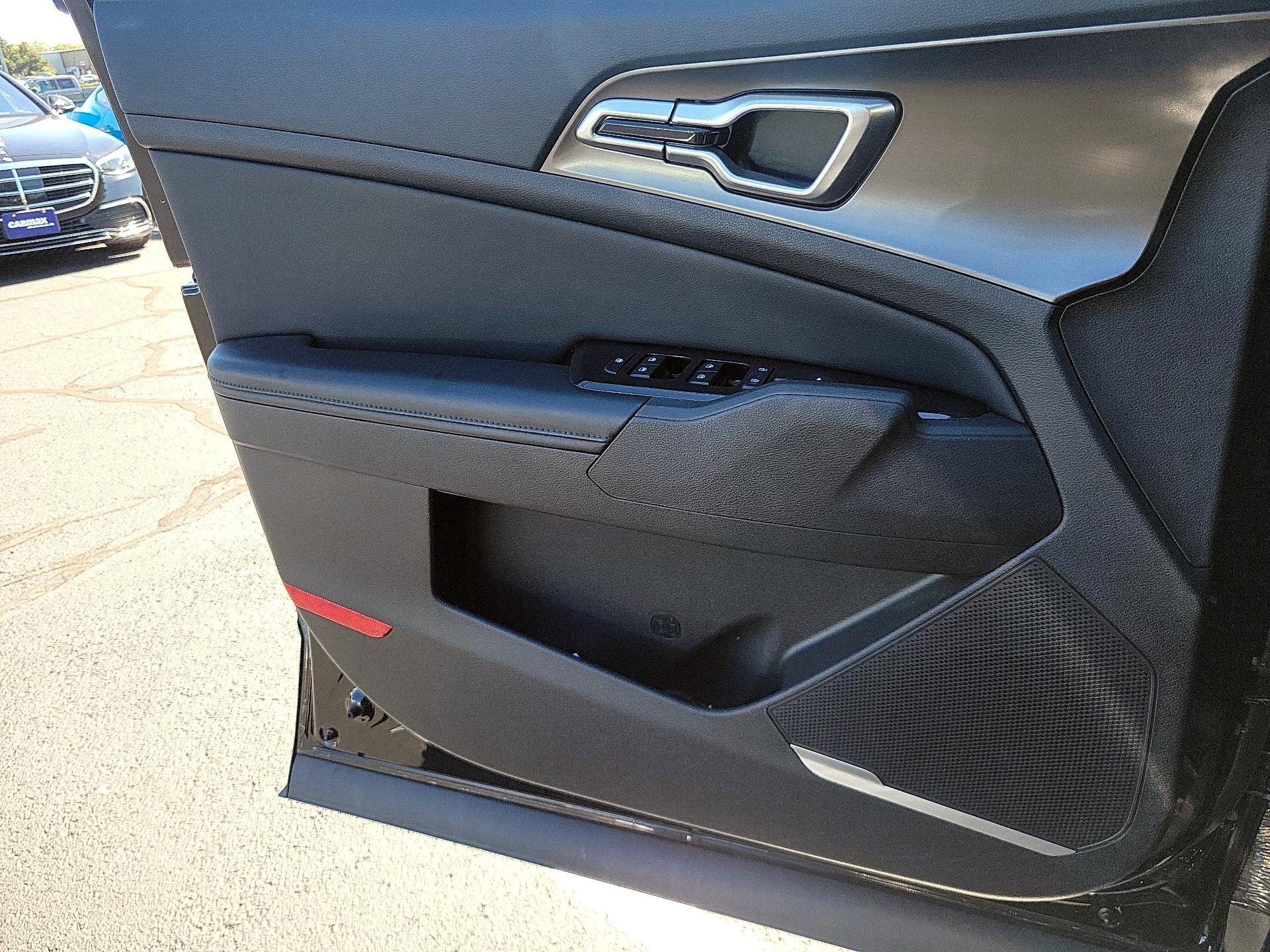 Thumbnail: 2023 Kia Sportage - 10