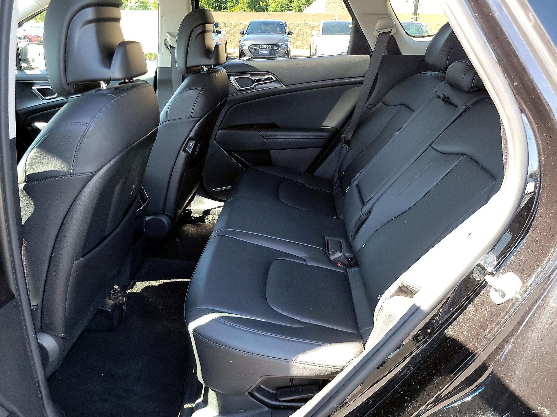 Thumbnail: 2023 Kia Sportage - 18