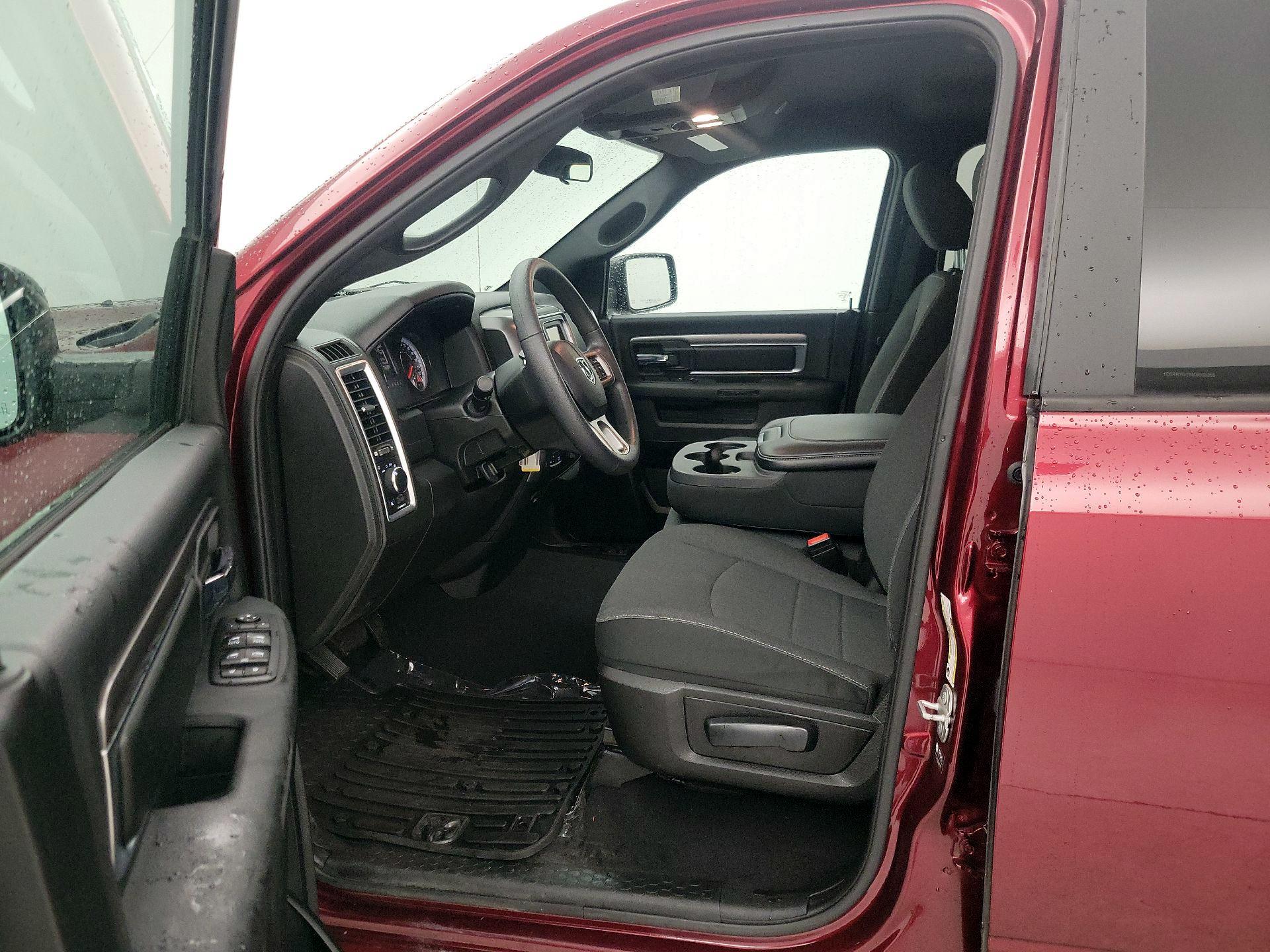 Thumbnail: 2021 RAM 1500 Classic - 11