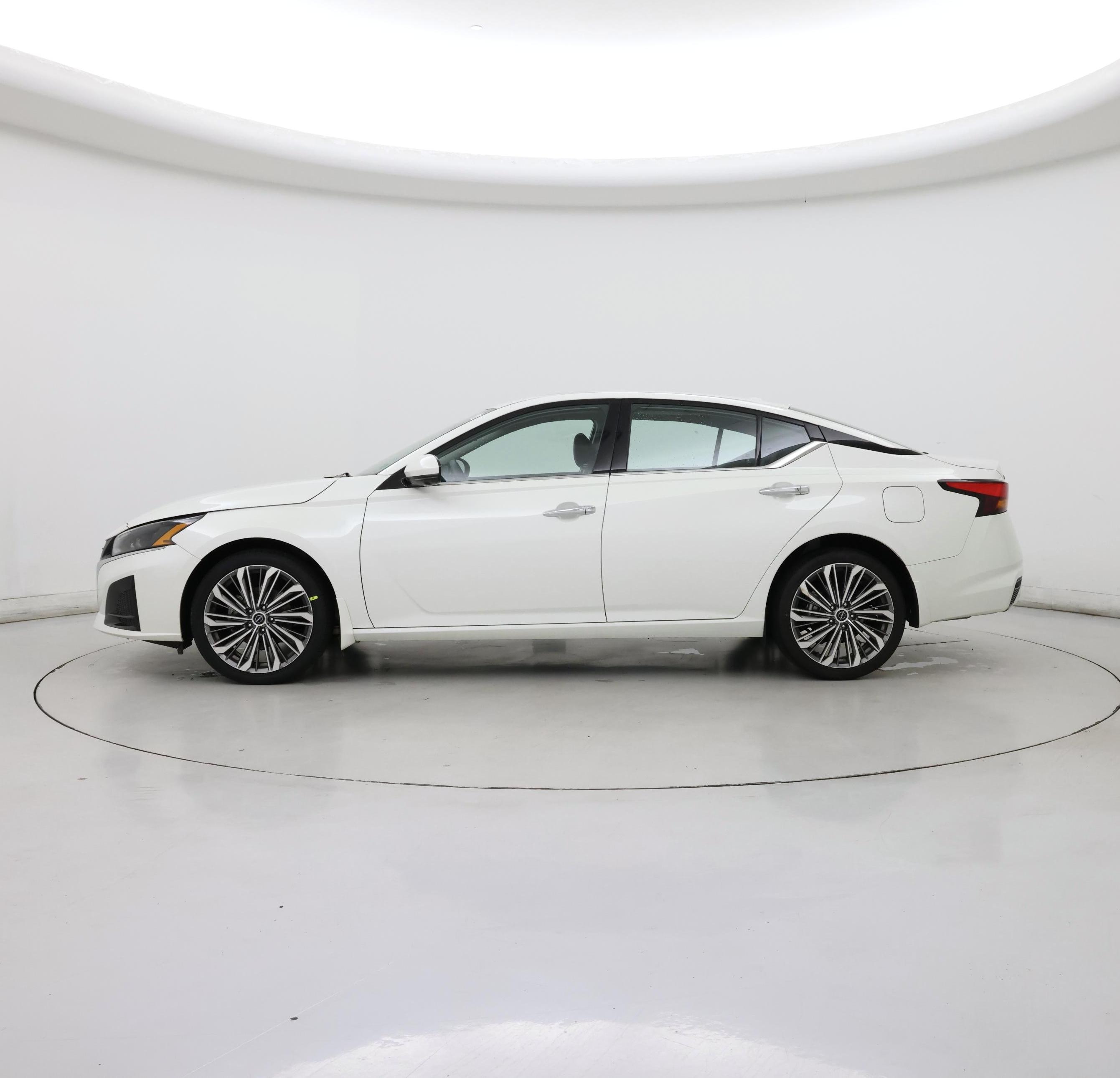Thumbnail: 2023 Nissan Altima - 3