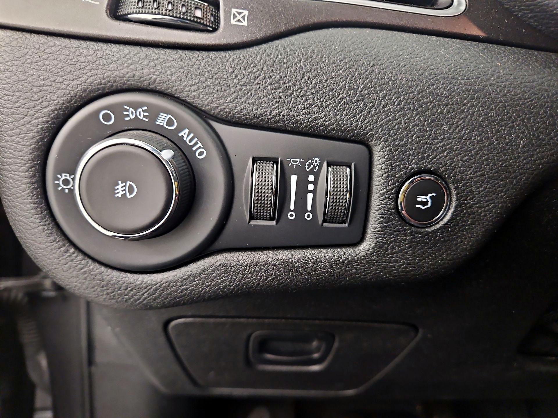 Thumbnail: 2022 Jeep Cherokee - 13