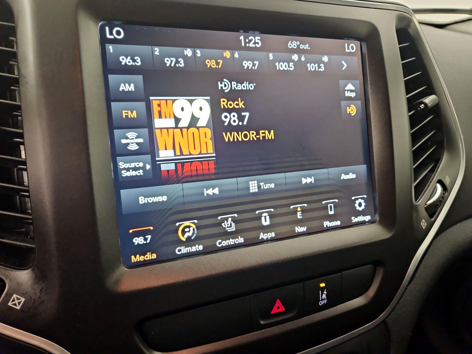 Thumbnail: 2022 Jeep Cherokee - 16