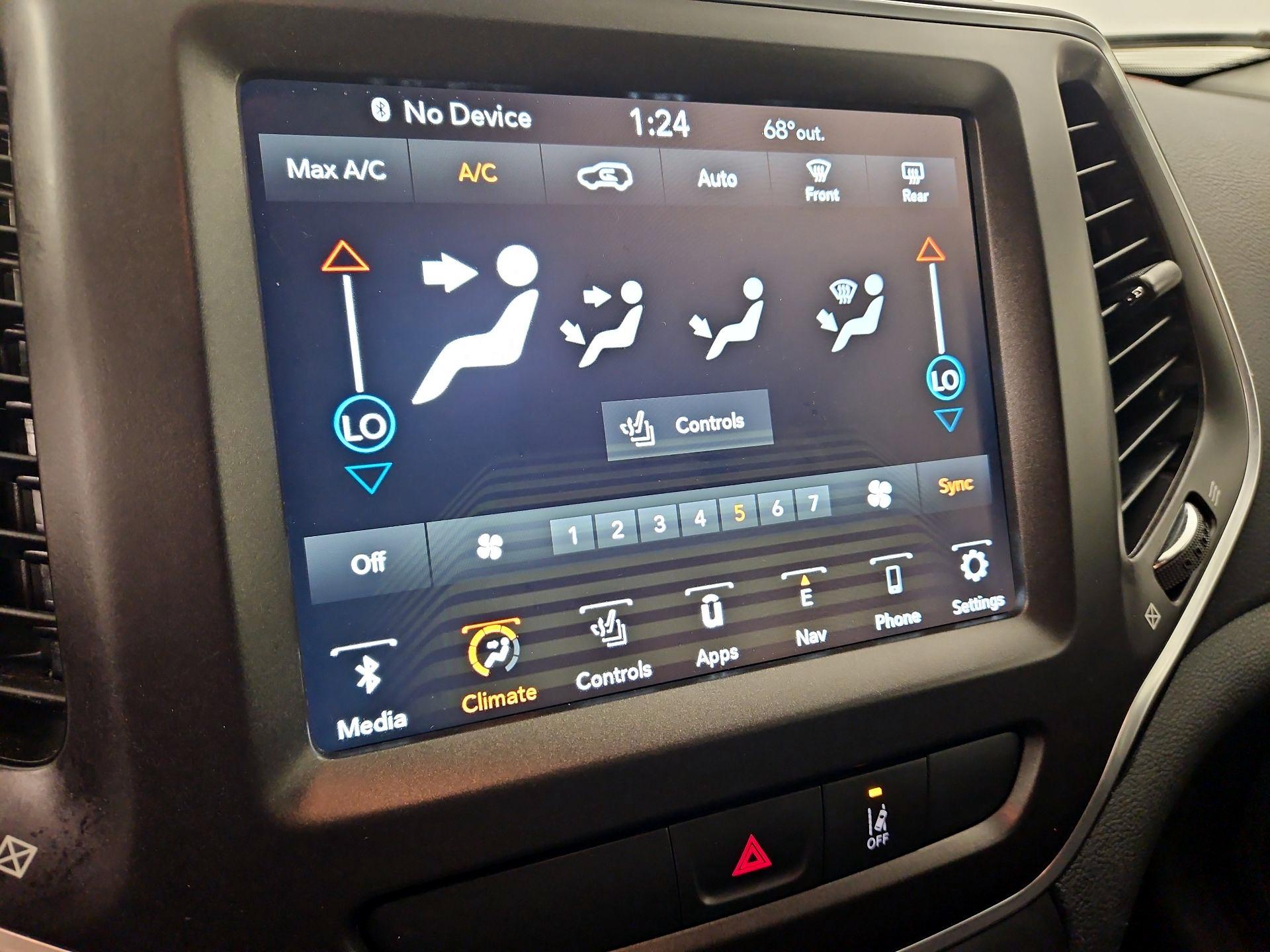 Thumbnail: 2022 Jeep Cherokee - 17