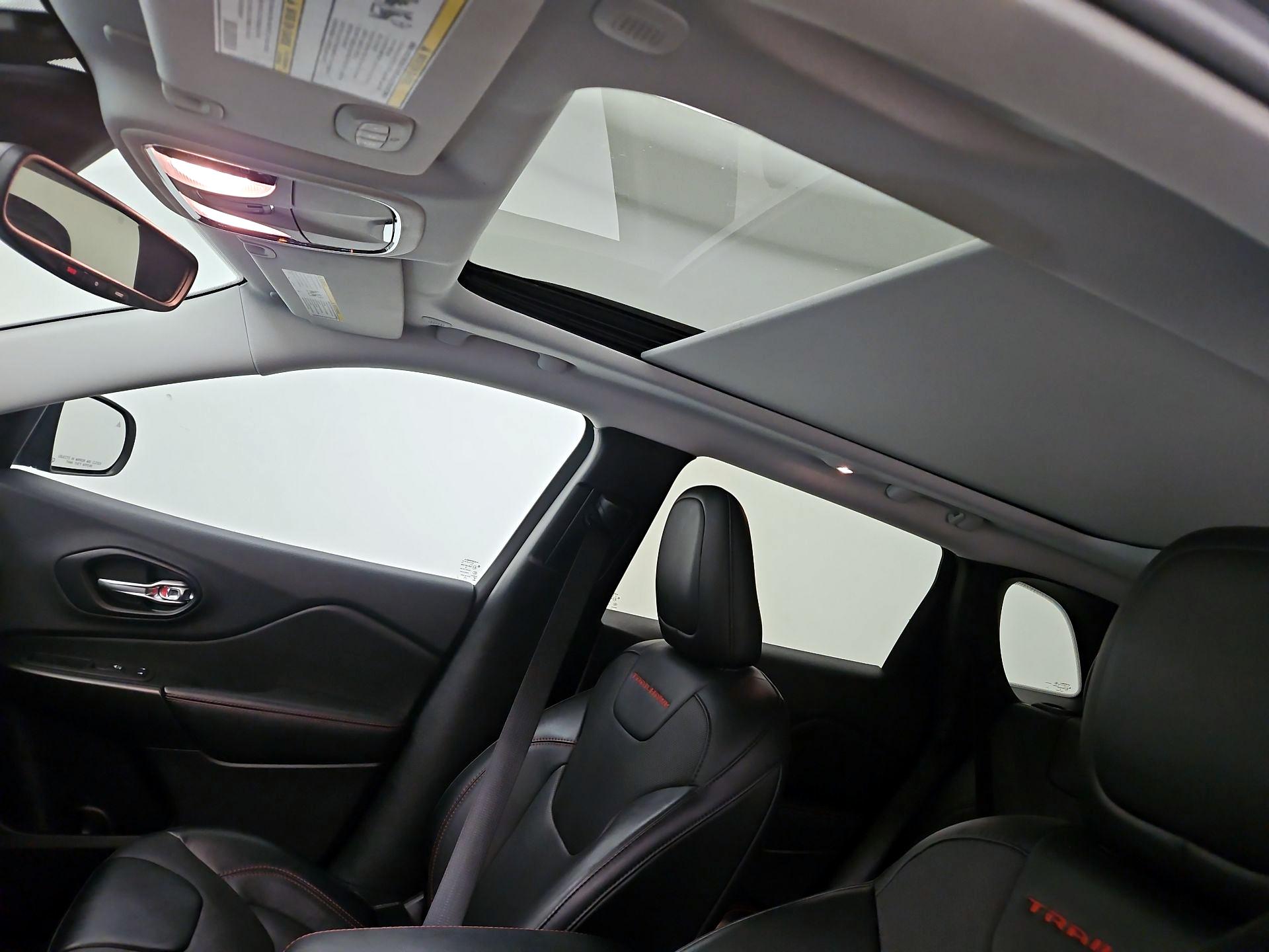 Thumbnail: 2022 Jeep Cherokee - 20