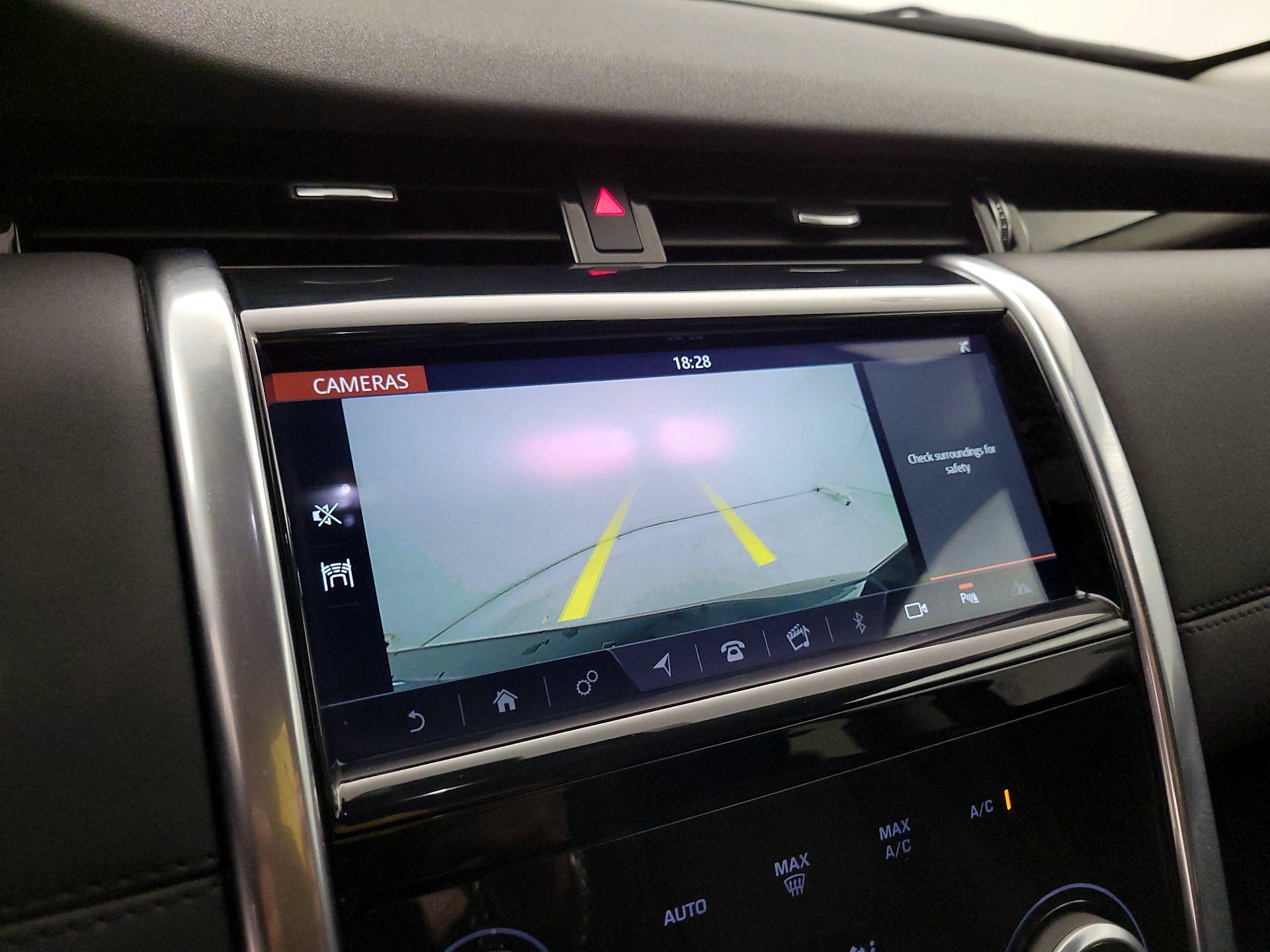 Thumbnail: 2020 Land Rover Discovery Sport - 14