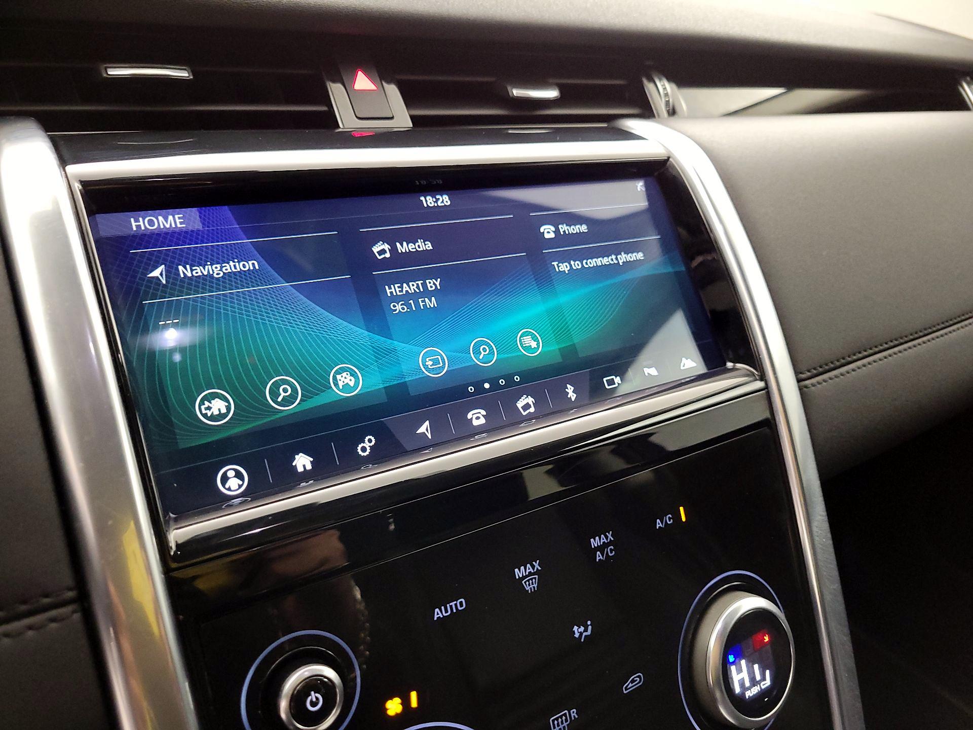 Thumbnail: 2020 Land Rover Discovery Sport - 15