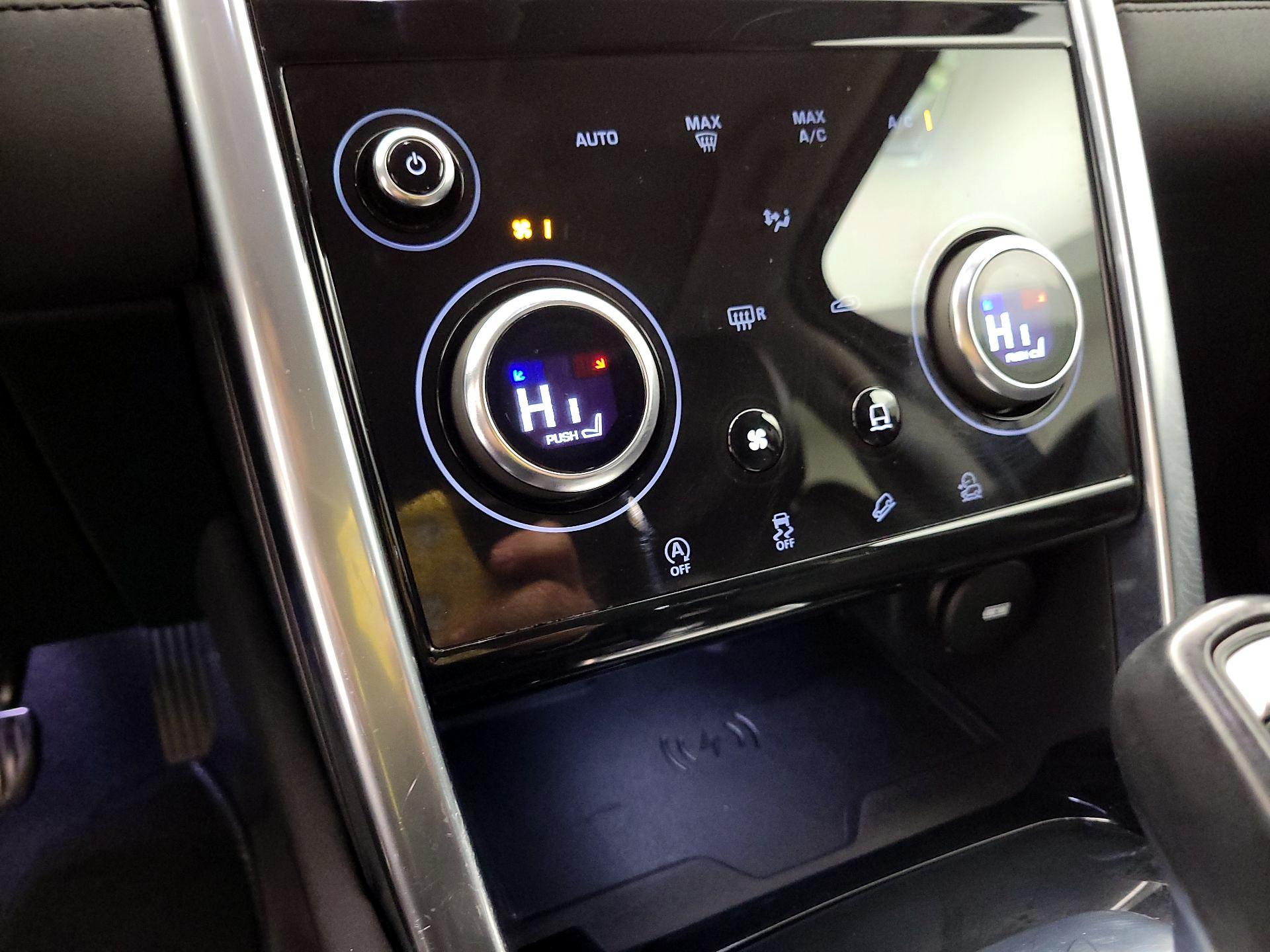 Thumbnail: 2020 Land Rover Discovery Sport - 16