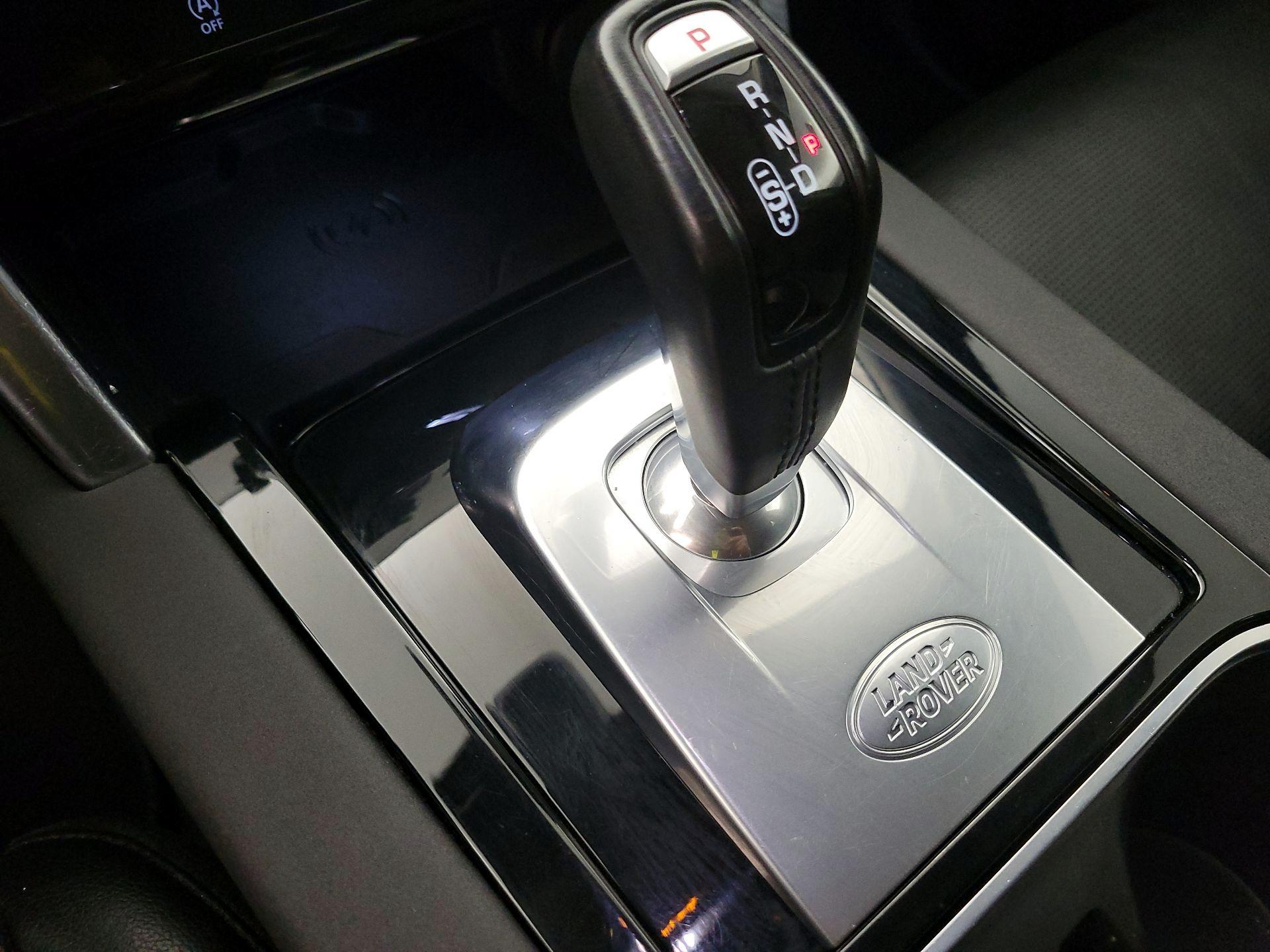 Thumbnail: 2020 Land Rover Discovery Sport - 17