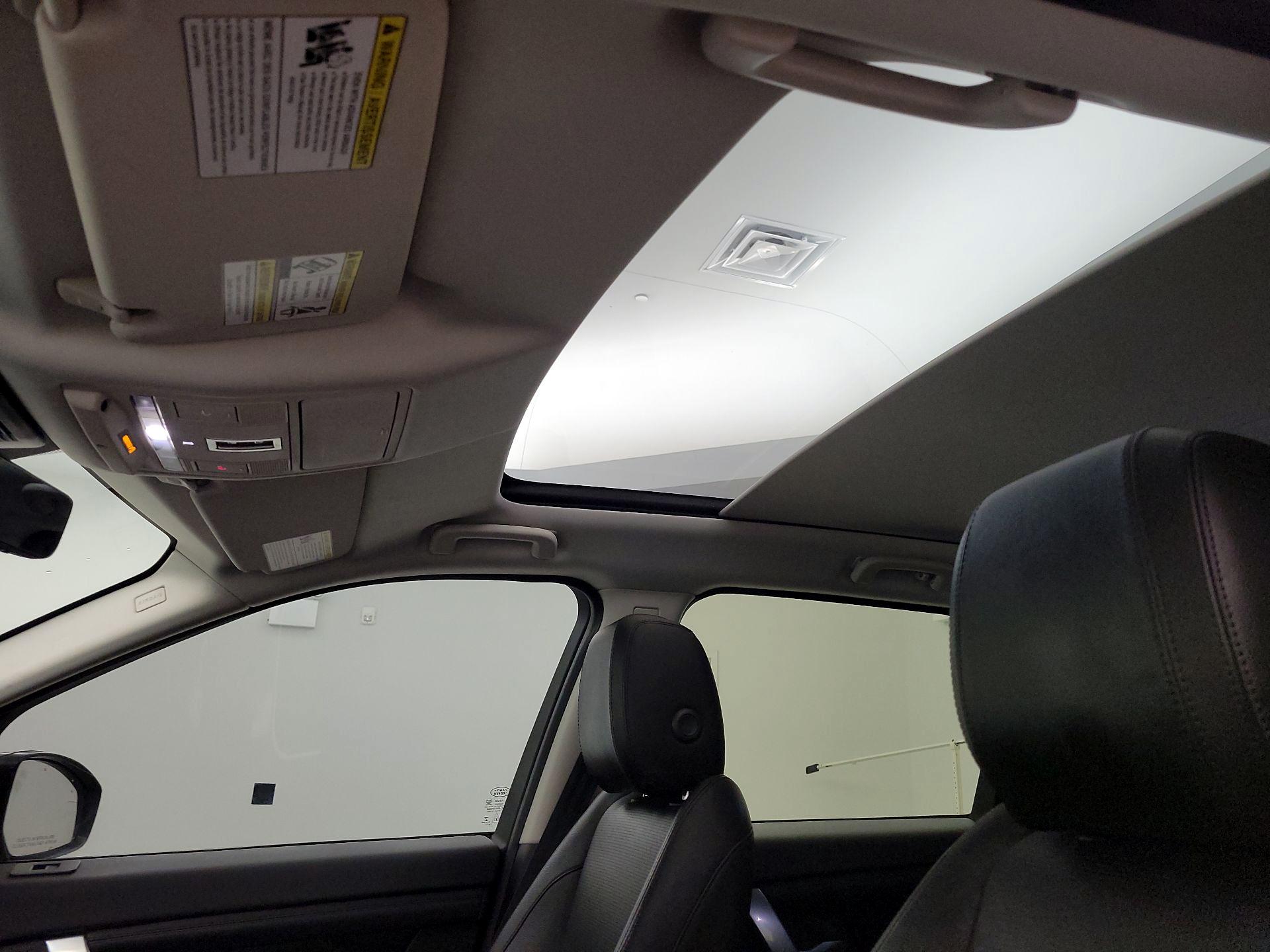 Thumbnail: 2020 Land Rover Discovery Sport - 19