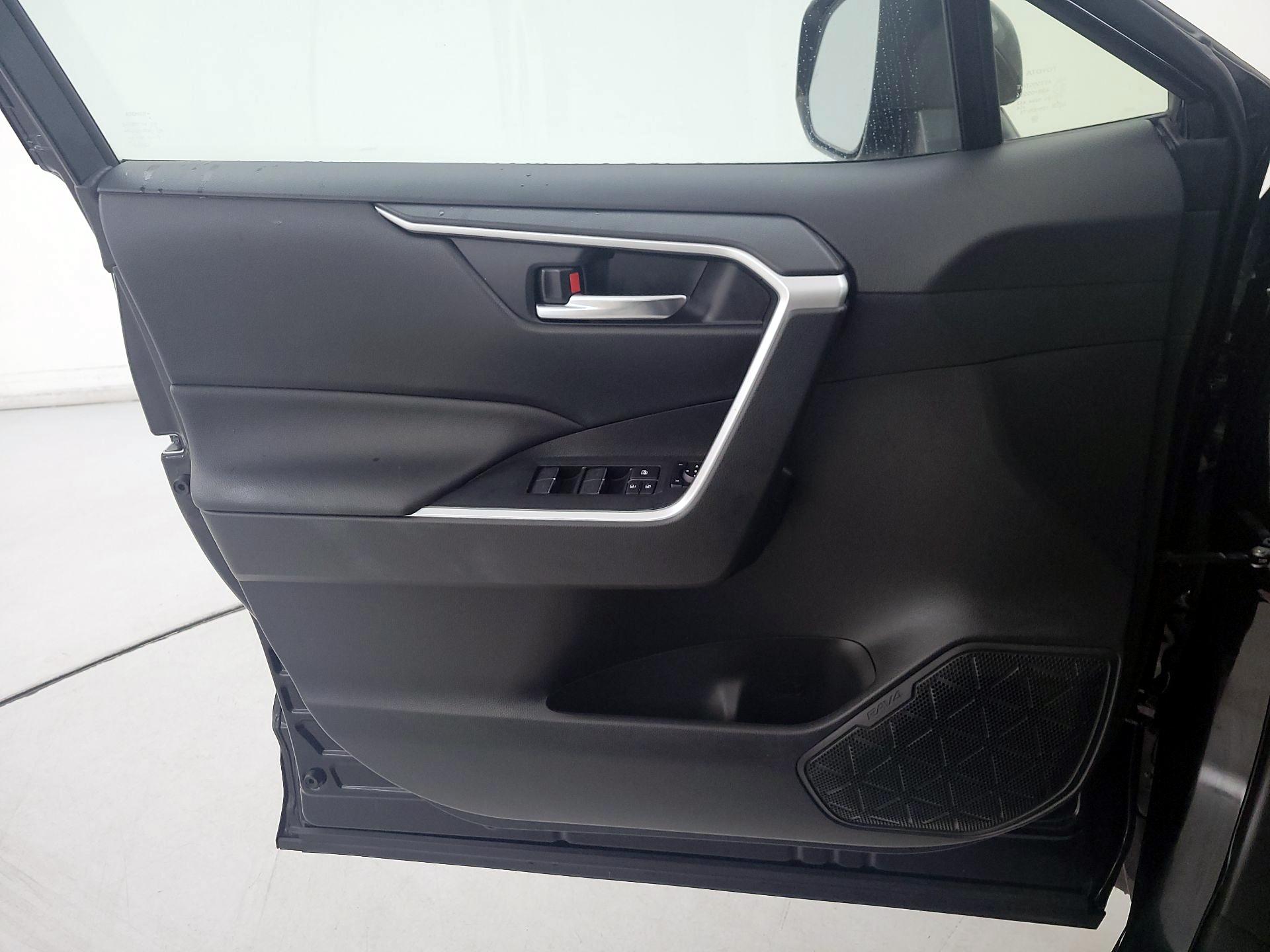 Thumbnail: 2022 Toyota RAV4 - 12