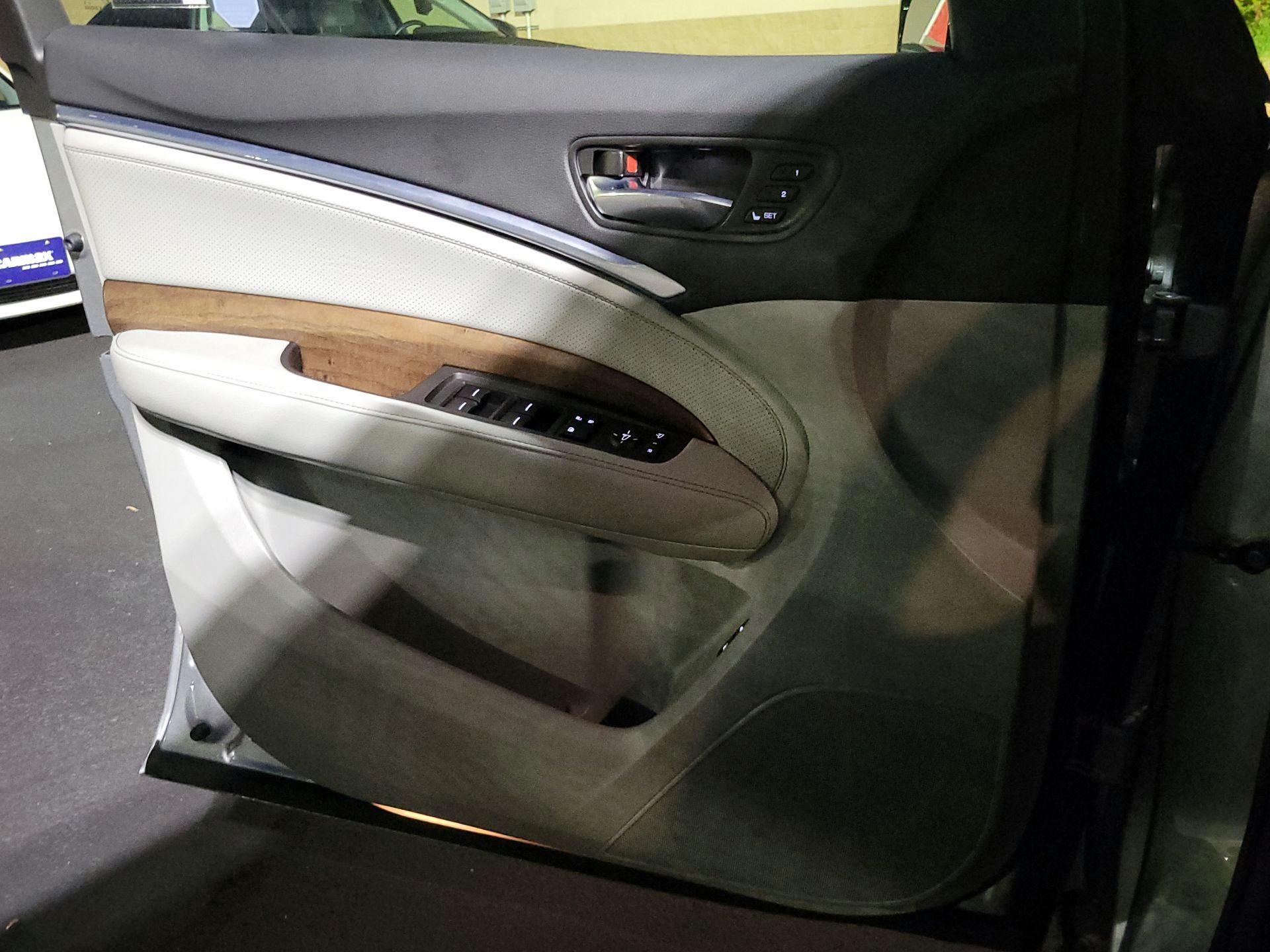Thumbnail: 2020 Acura MDX - 10