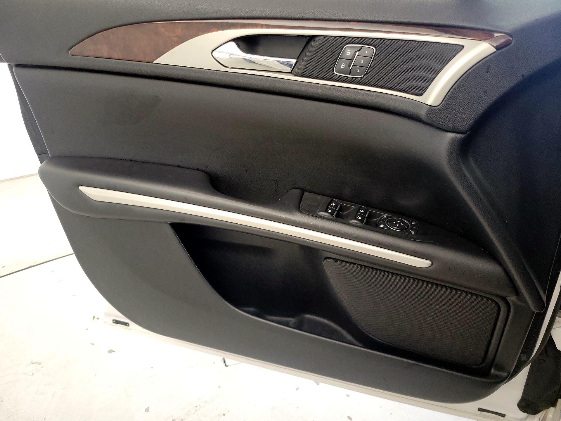 Thumbnail: 2016 Lincoln MKZ - 12