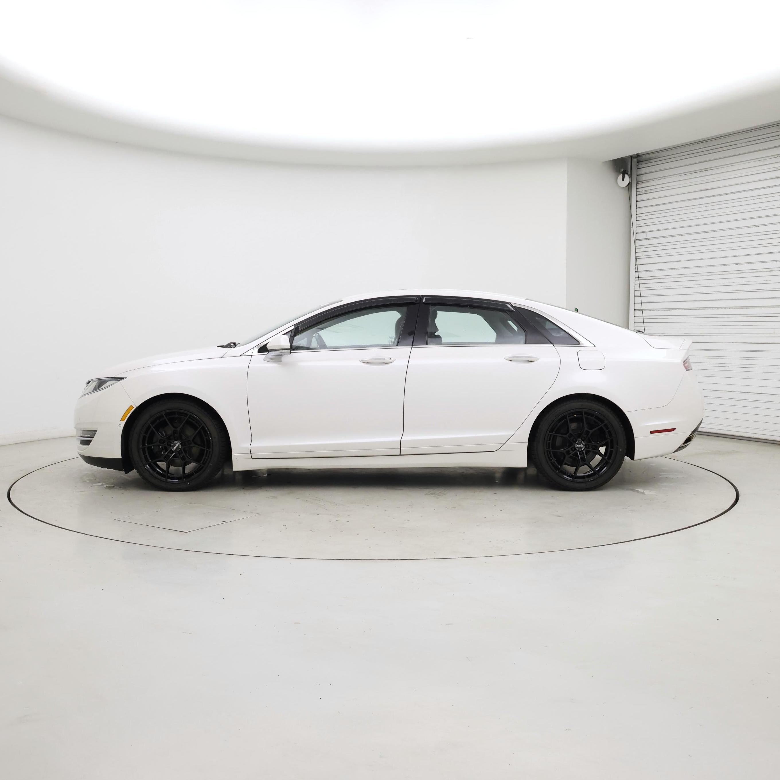 Thumbnail: 2016 Lincoln MKZ - 3