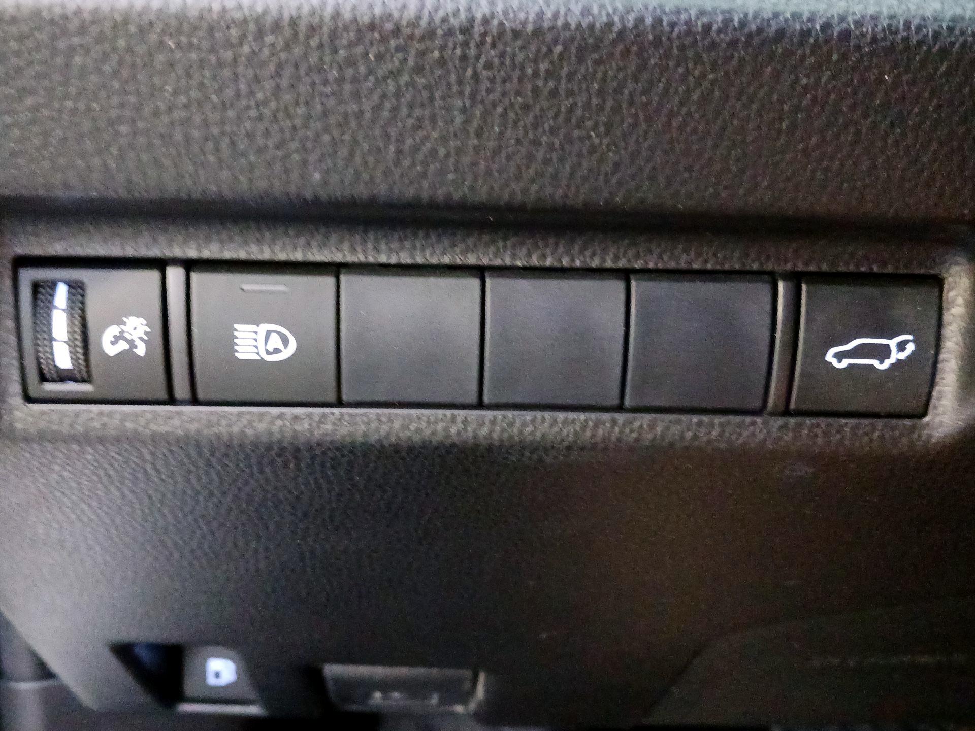 Thumbnail: 2020 Toyota RAV4 - 11