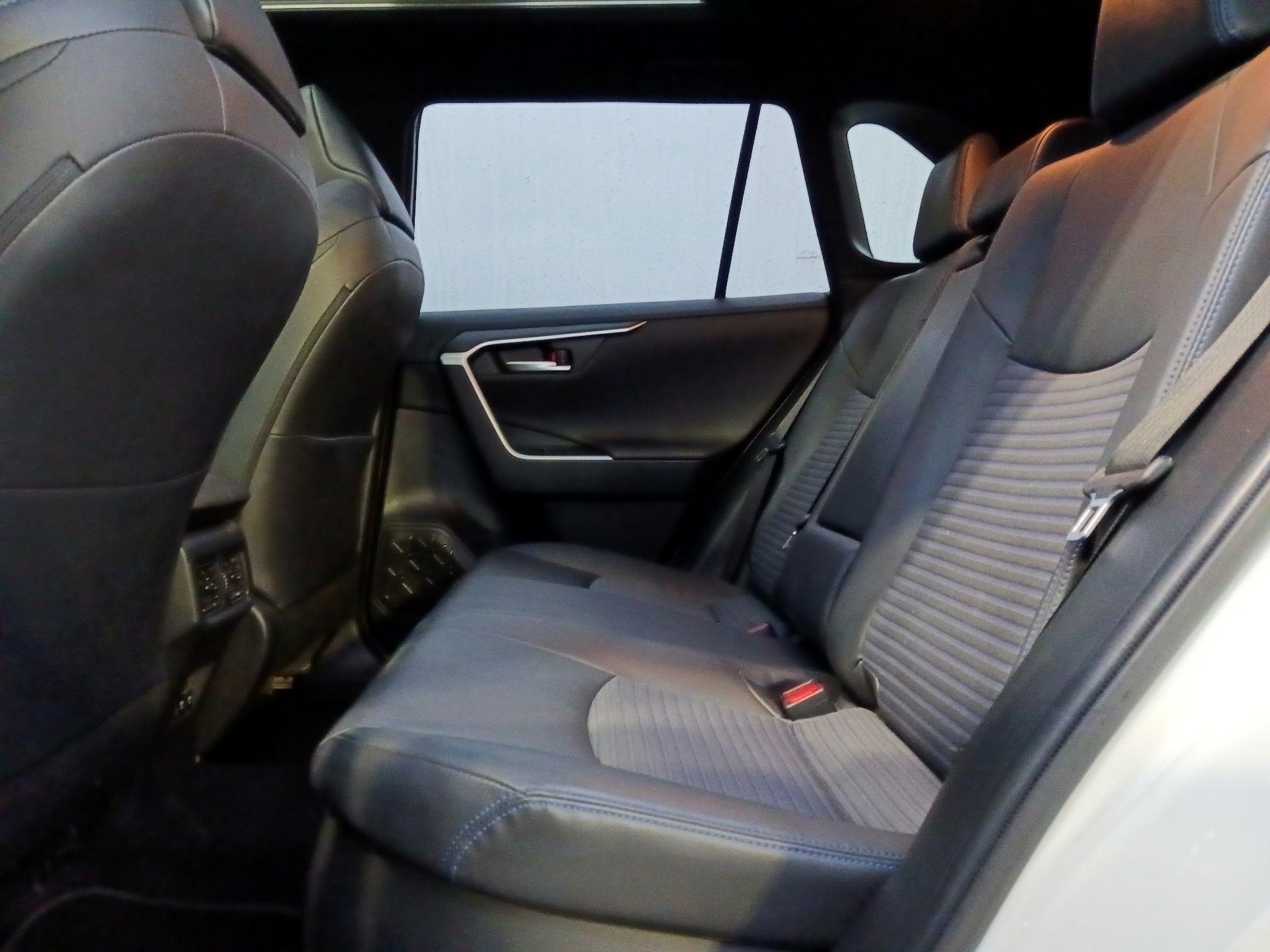 Thumbnail: 2020 Toyota RAV4 - 19